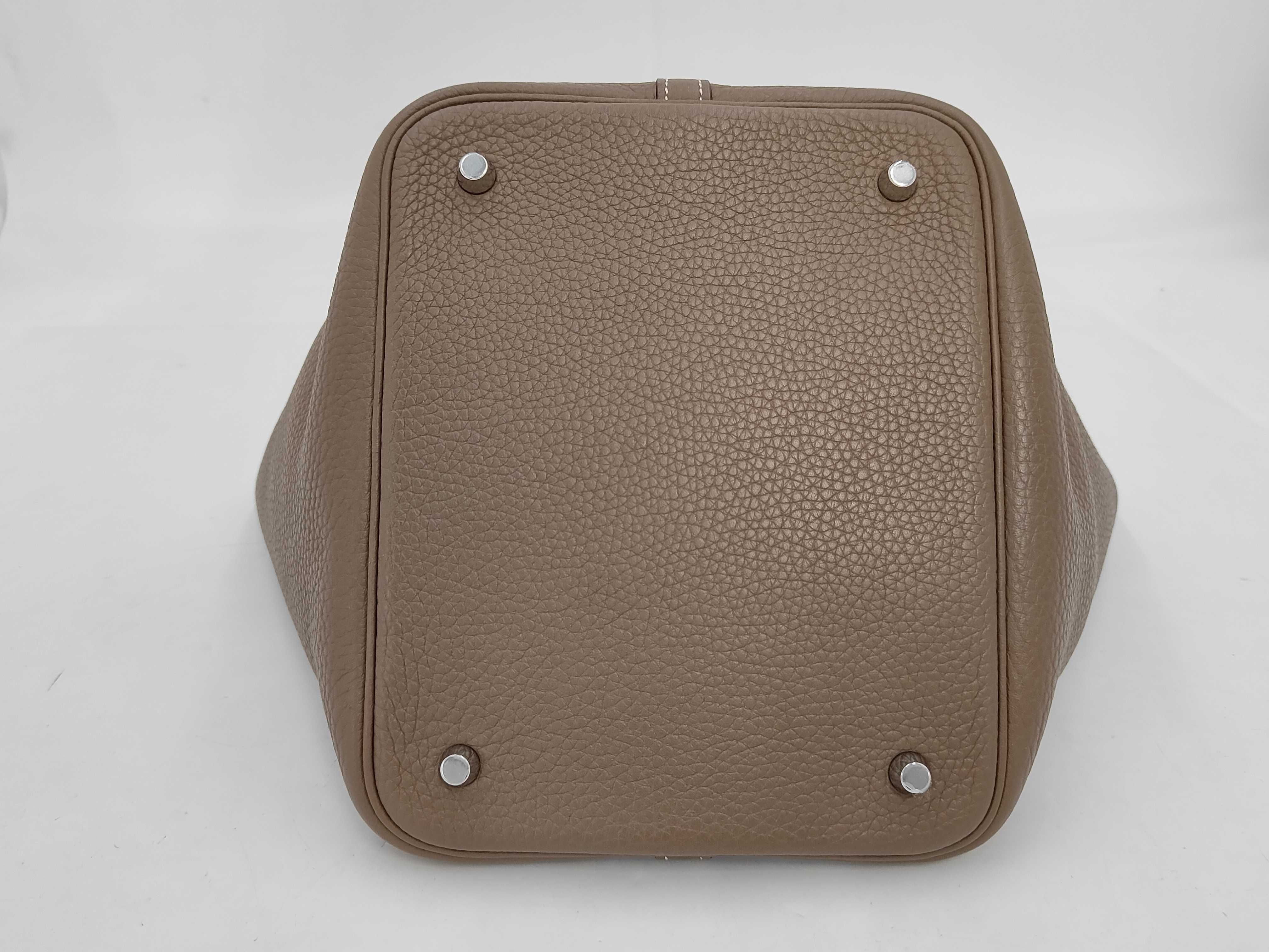 Picotin Lock 22 MM Taurillon Clemence Etoupe Silver Hardware Y:2020 Handbag — view 6