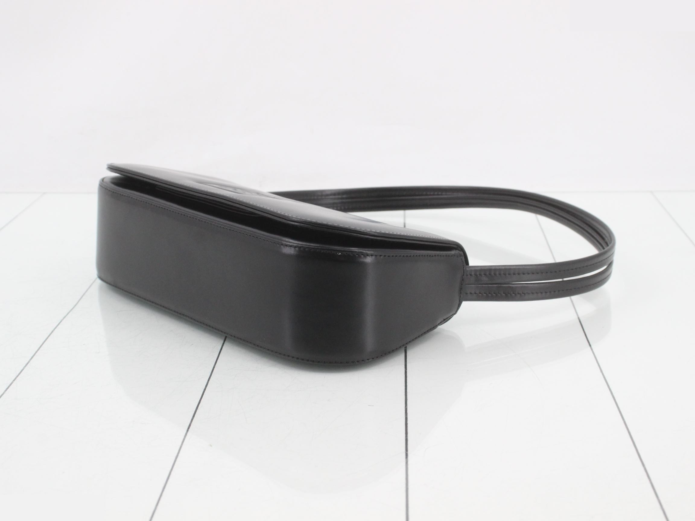 4G Logo Leather One-Shoulder Bag — view 6