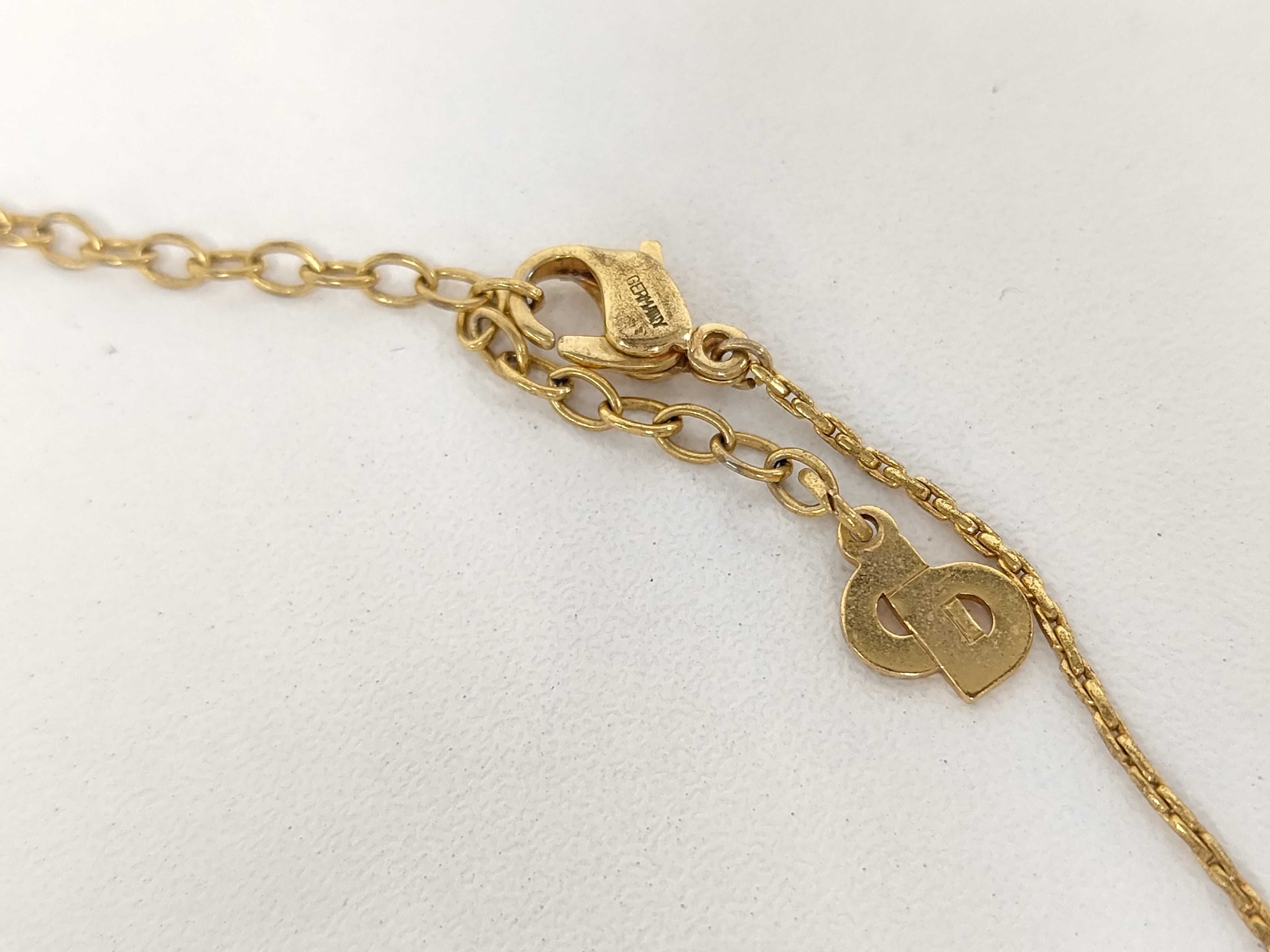necklace — view 3
