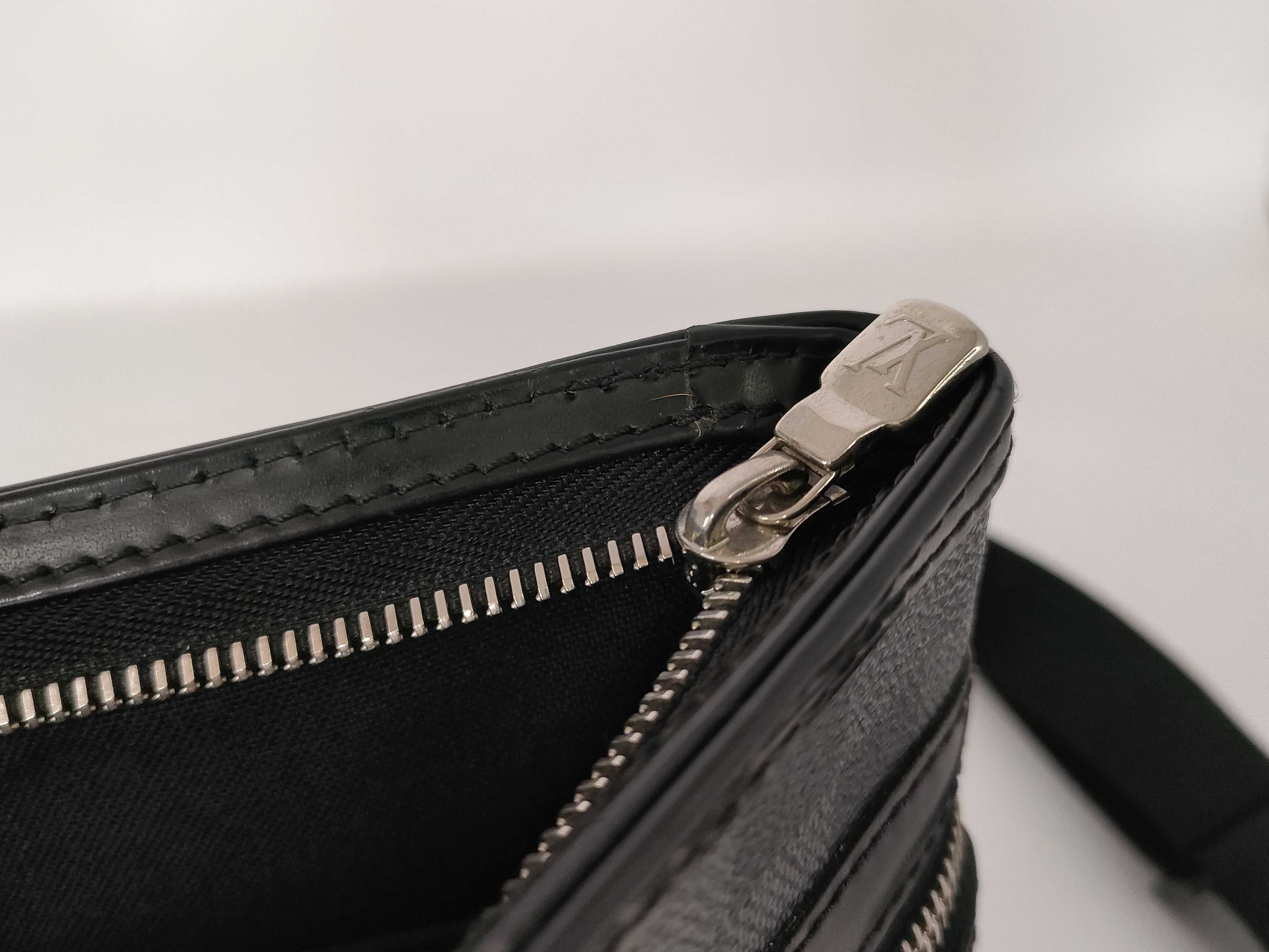 Damier Graphite LV Thomas Shoulder Bag — view 12