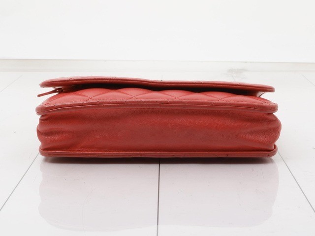 Matelassé Lambskin Chain Wallet — view 3
