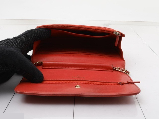 Matelassé Lambskin Chain Wallet — view 4