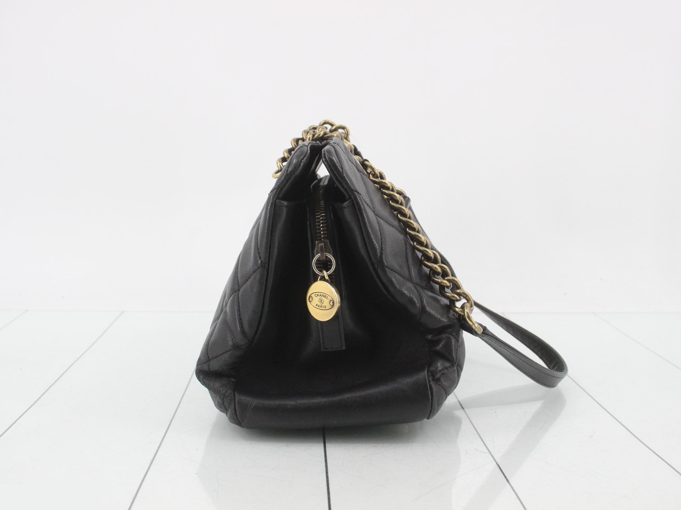 Matelassé Chain Handbag, Black — view 4