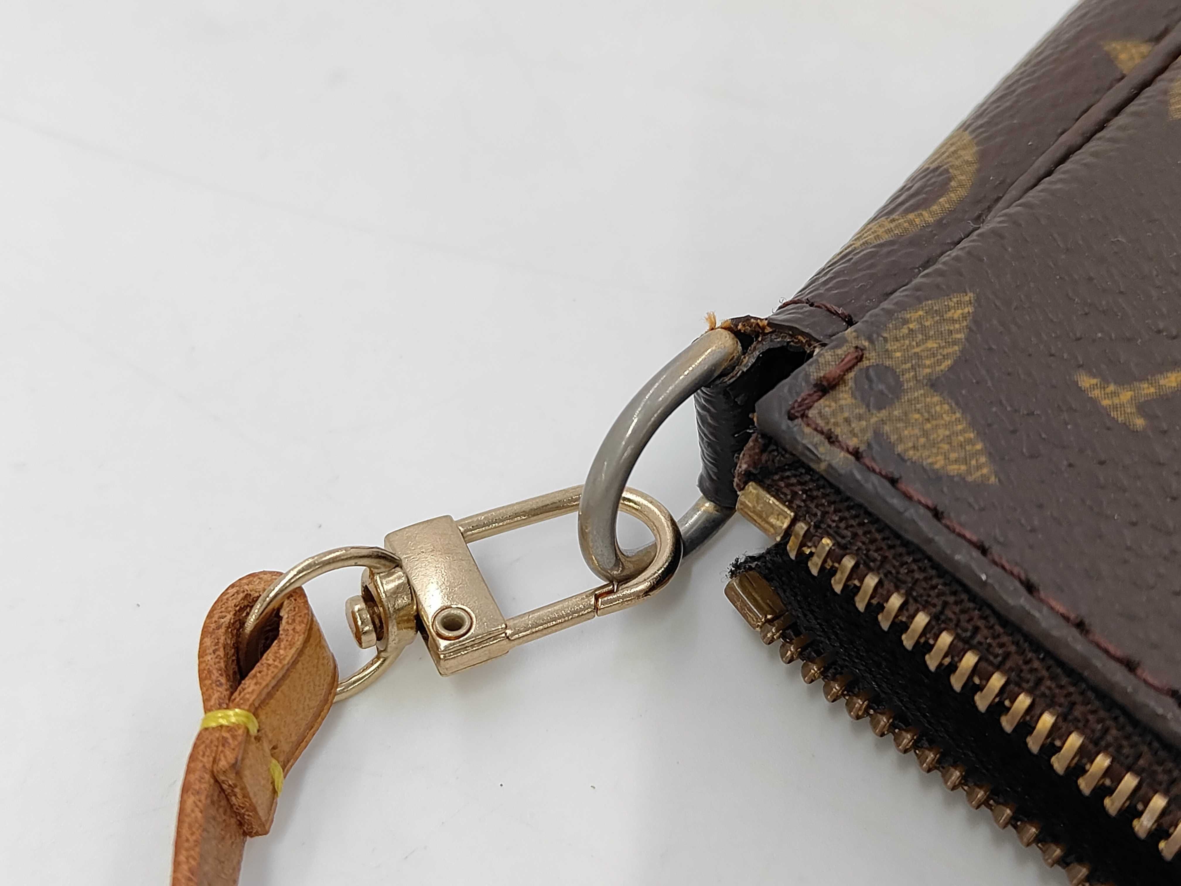 Monogram Accessoires AR0999 Shoulder Bag — view 10
