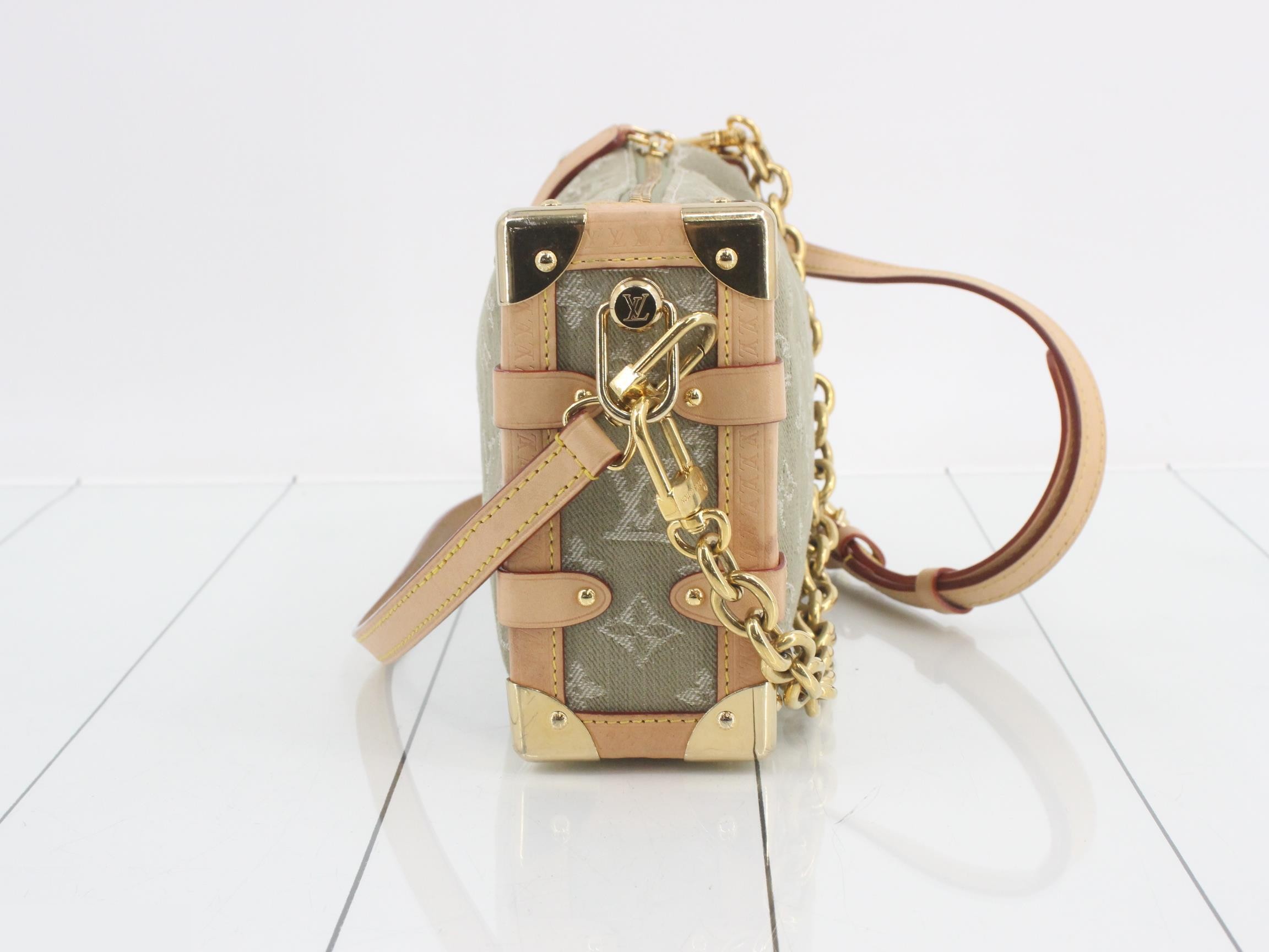 List price: 737,410 yen. Side trunk, green, shoulder bag. — view 3