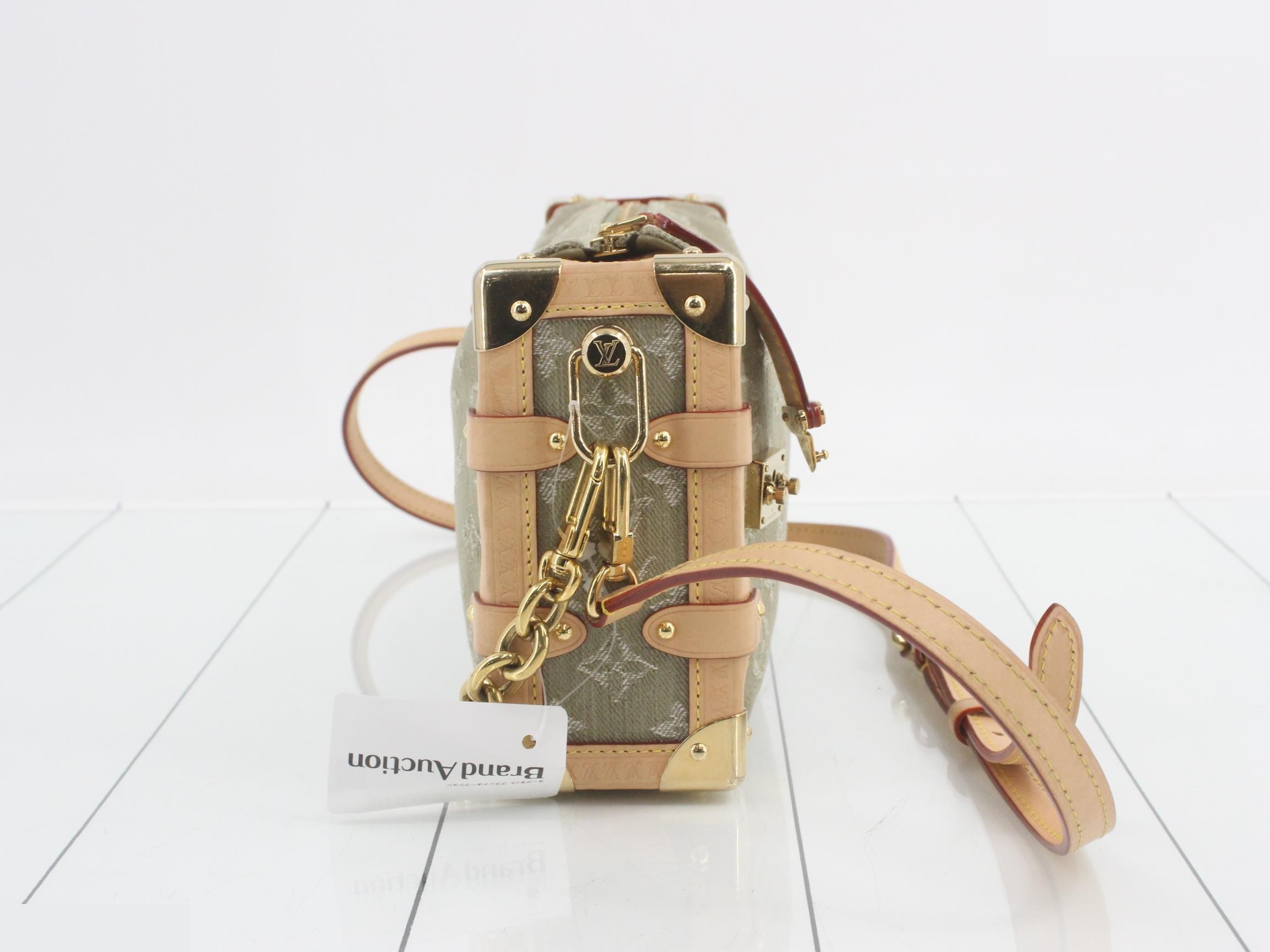 List price: 737,410 yen. Side trunk, green, shoulder bag. — view 4