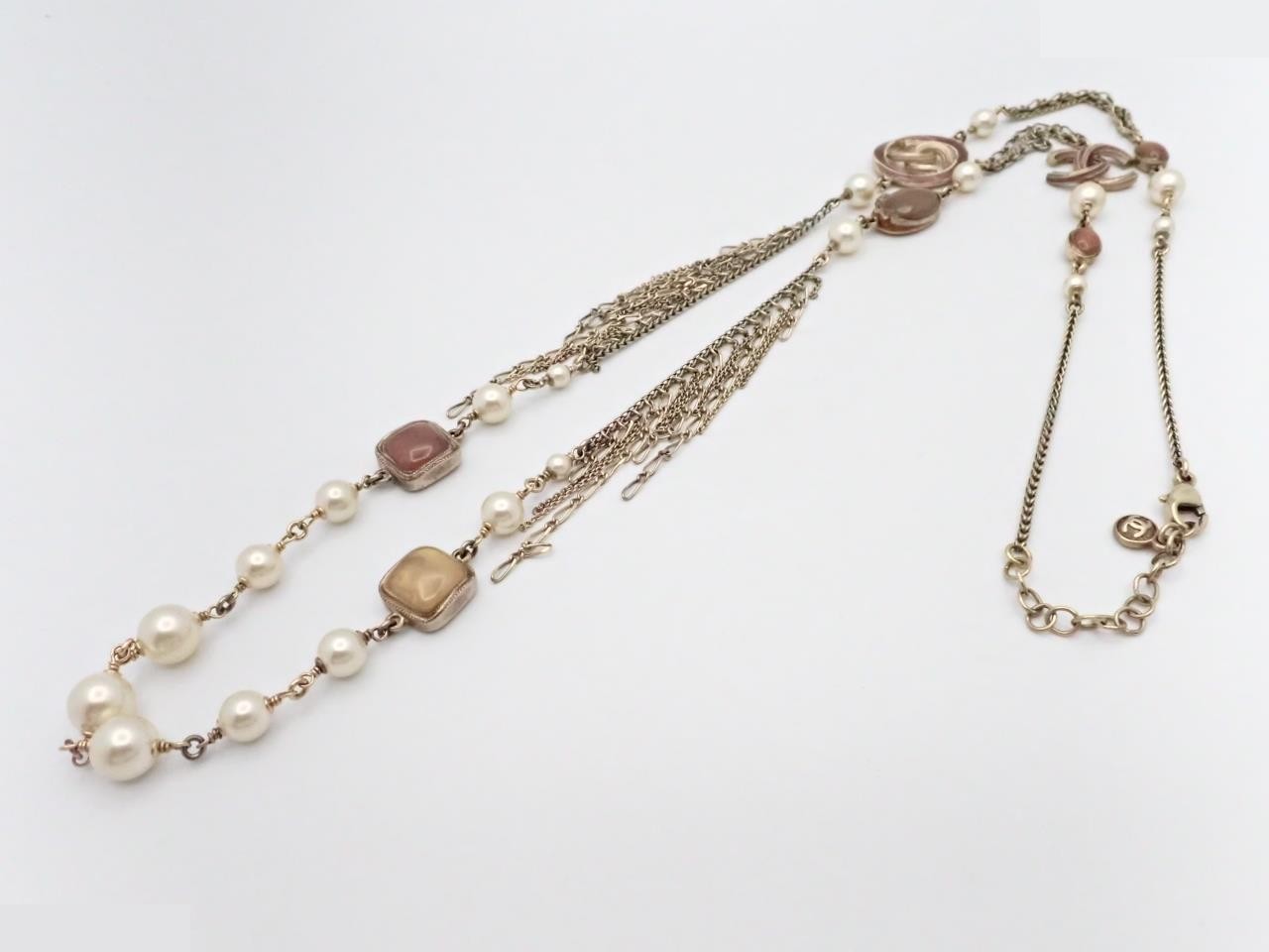 Long necklace, gold, faux pearls, engraved, 11 pearls. — view 3
