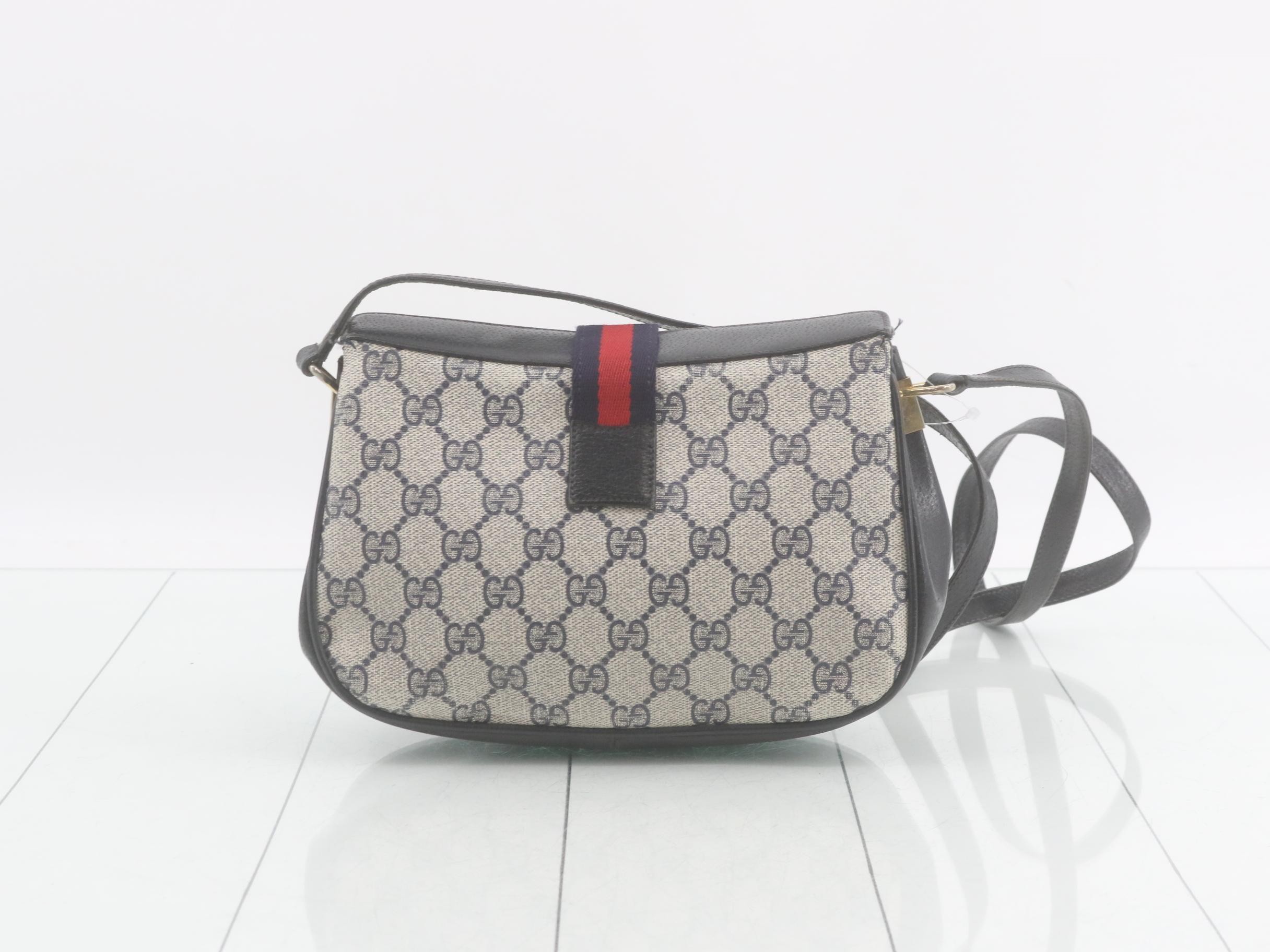 GG Supreme Shoulder Bag — view 2