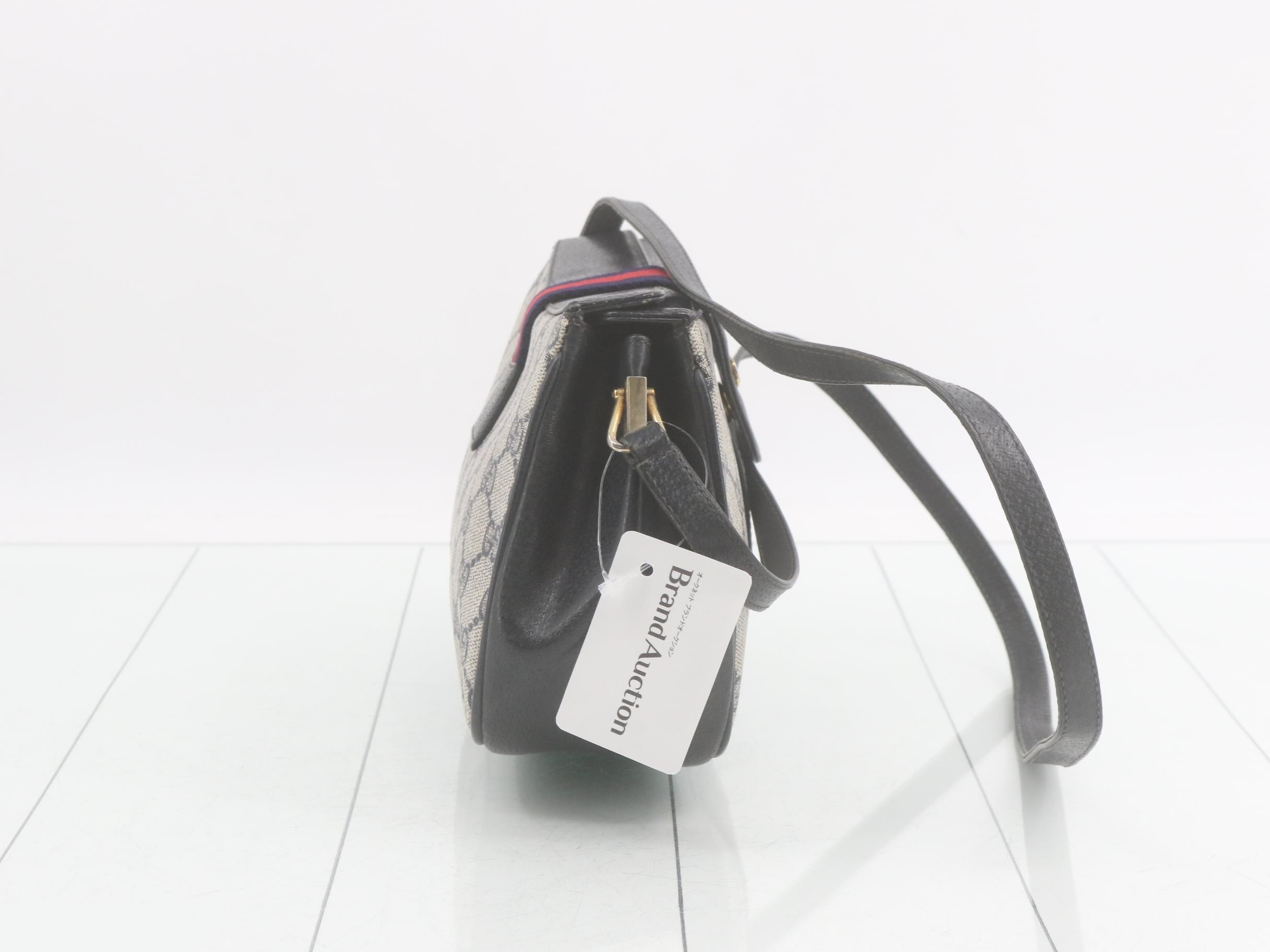 GG Supreme Shoulder Bag — view 4