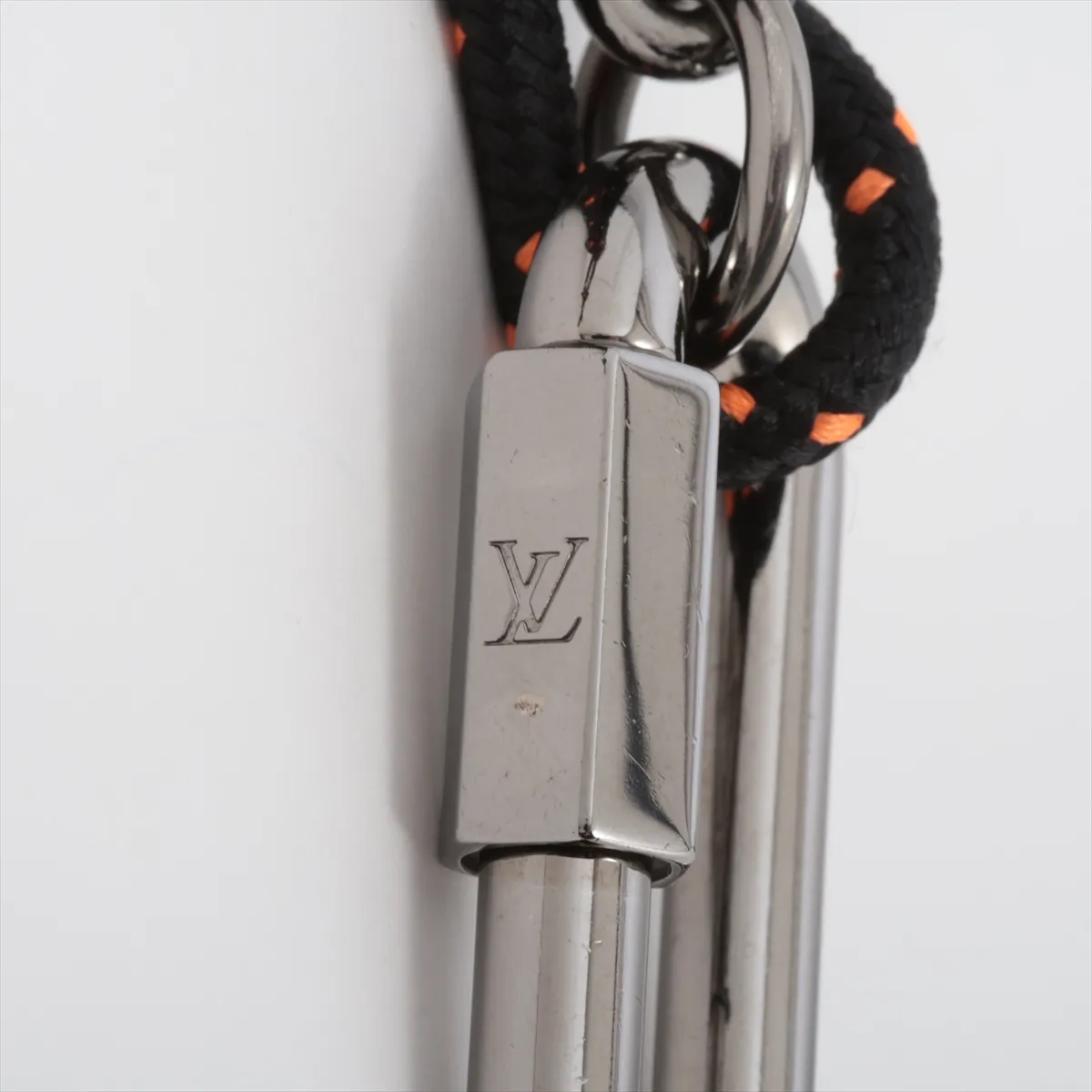 MP2617 Portefeuille LV Shape LE1119 Charm Metal Black - Dents, — view 3