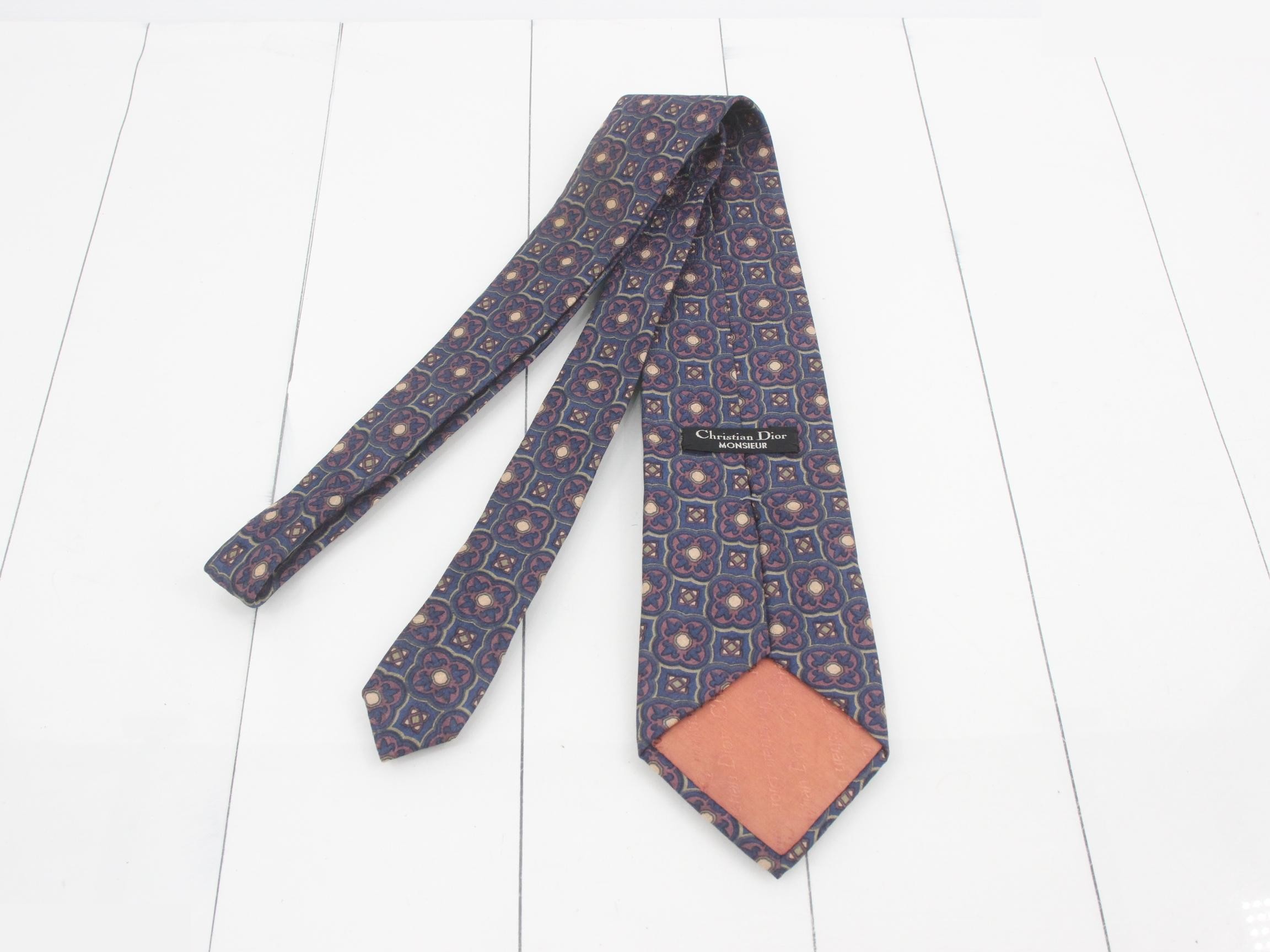 Other lines: Small items, accessories, ties — view 2