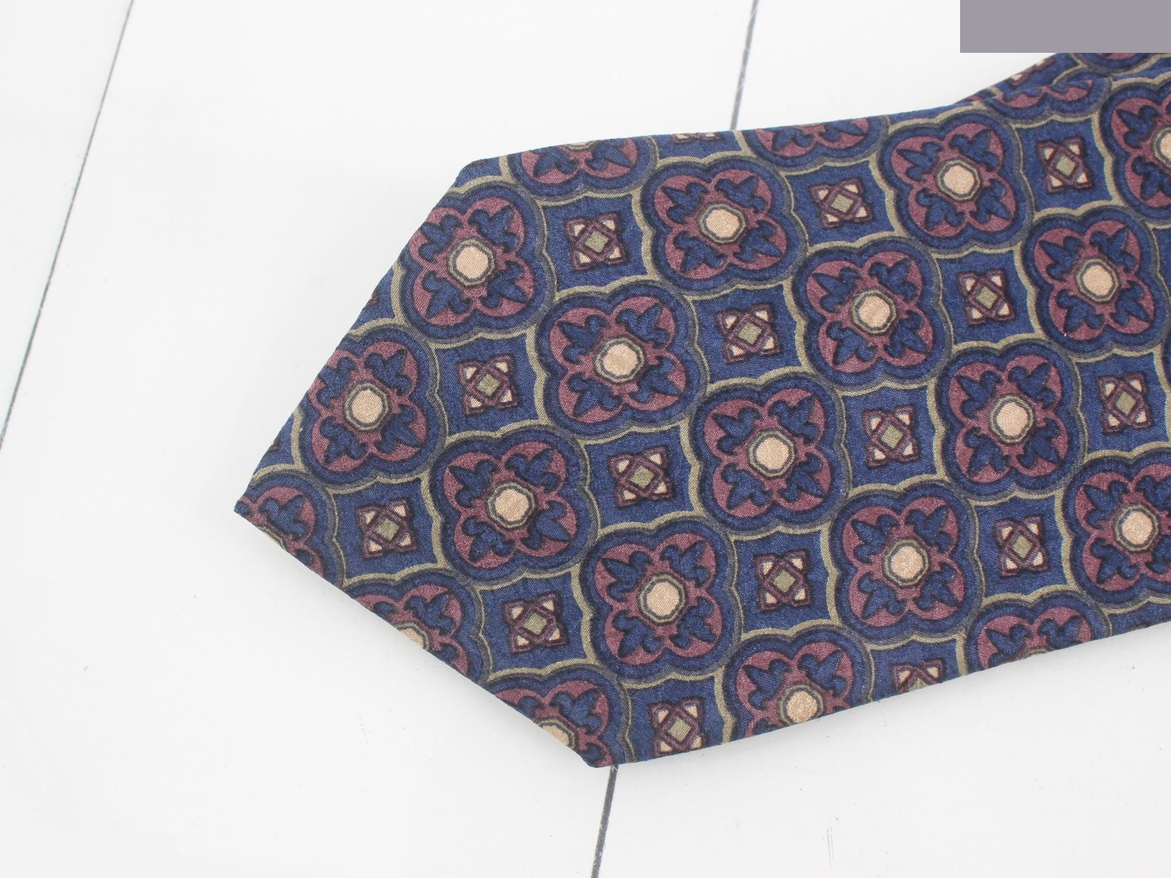 Other lines: Small items, accessories, ties — view 3
