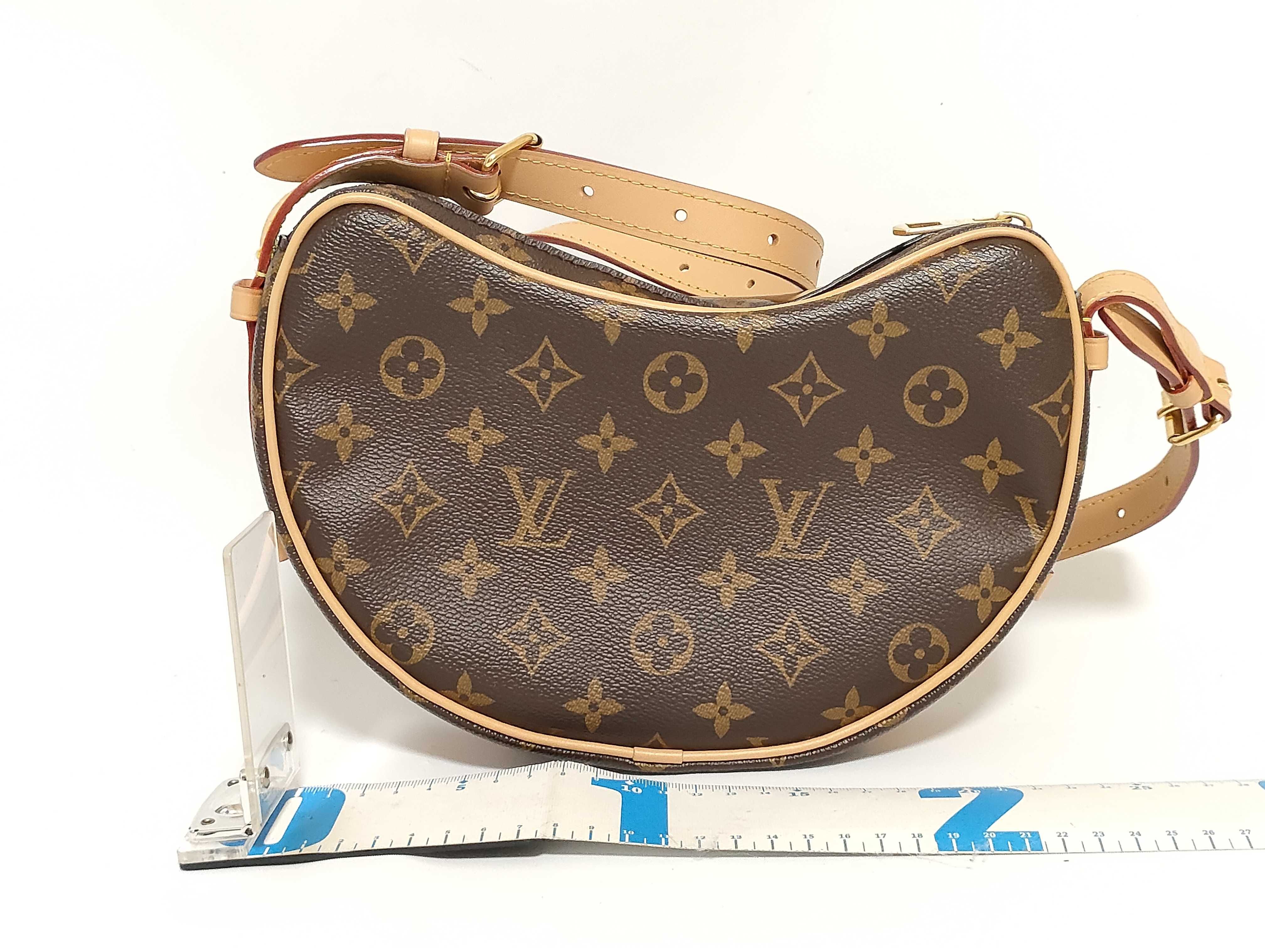 Monogram Vuitton Croissant MM Shoulder Bag M46828 Shoulder Bag — view 2