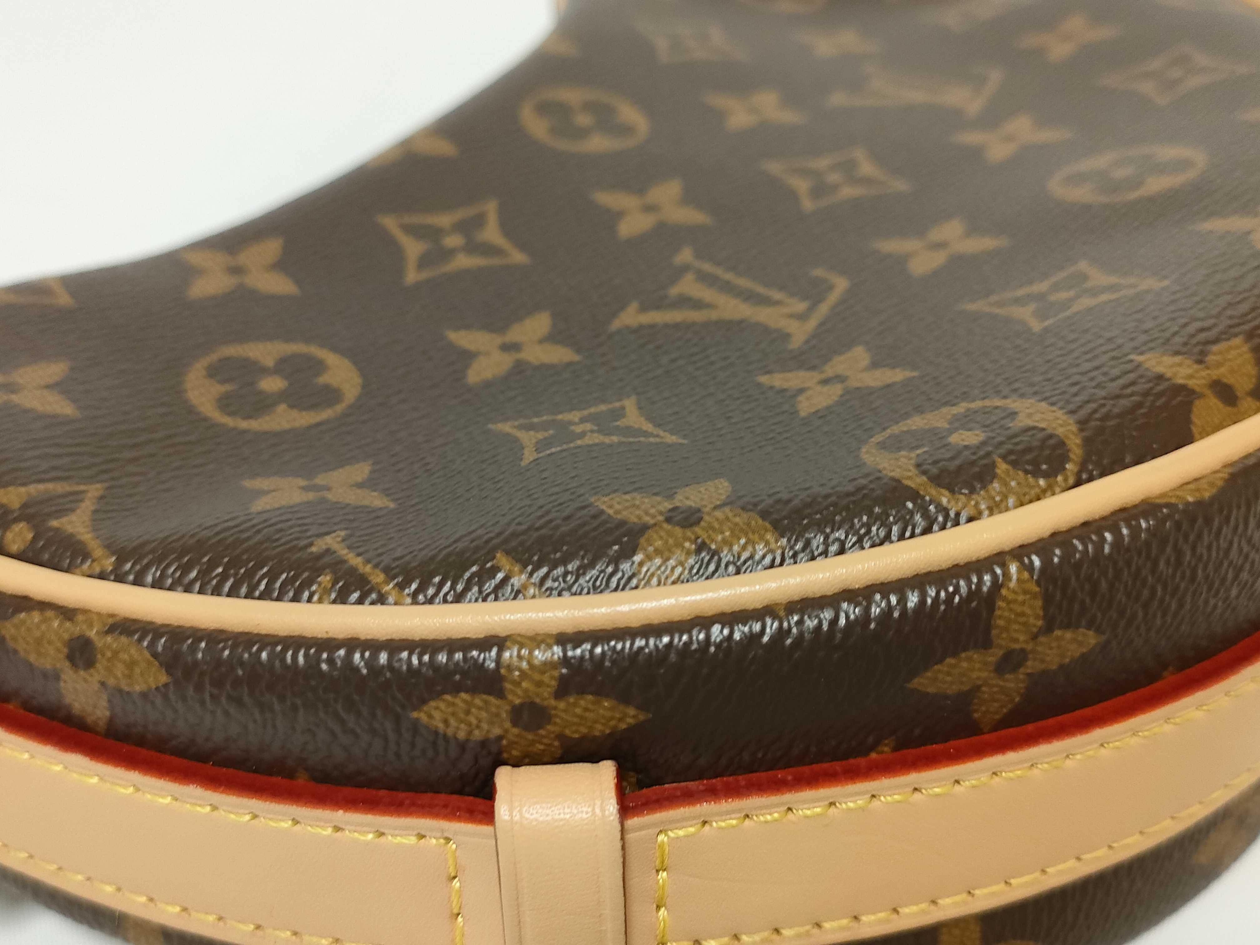 Monogram Vuitton Croissant MM Shoulder Bag M46828 Shoulder Bag — view 7
