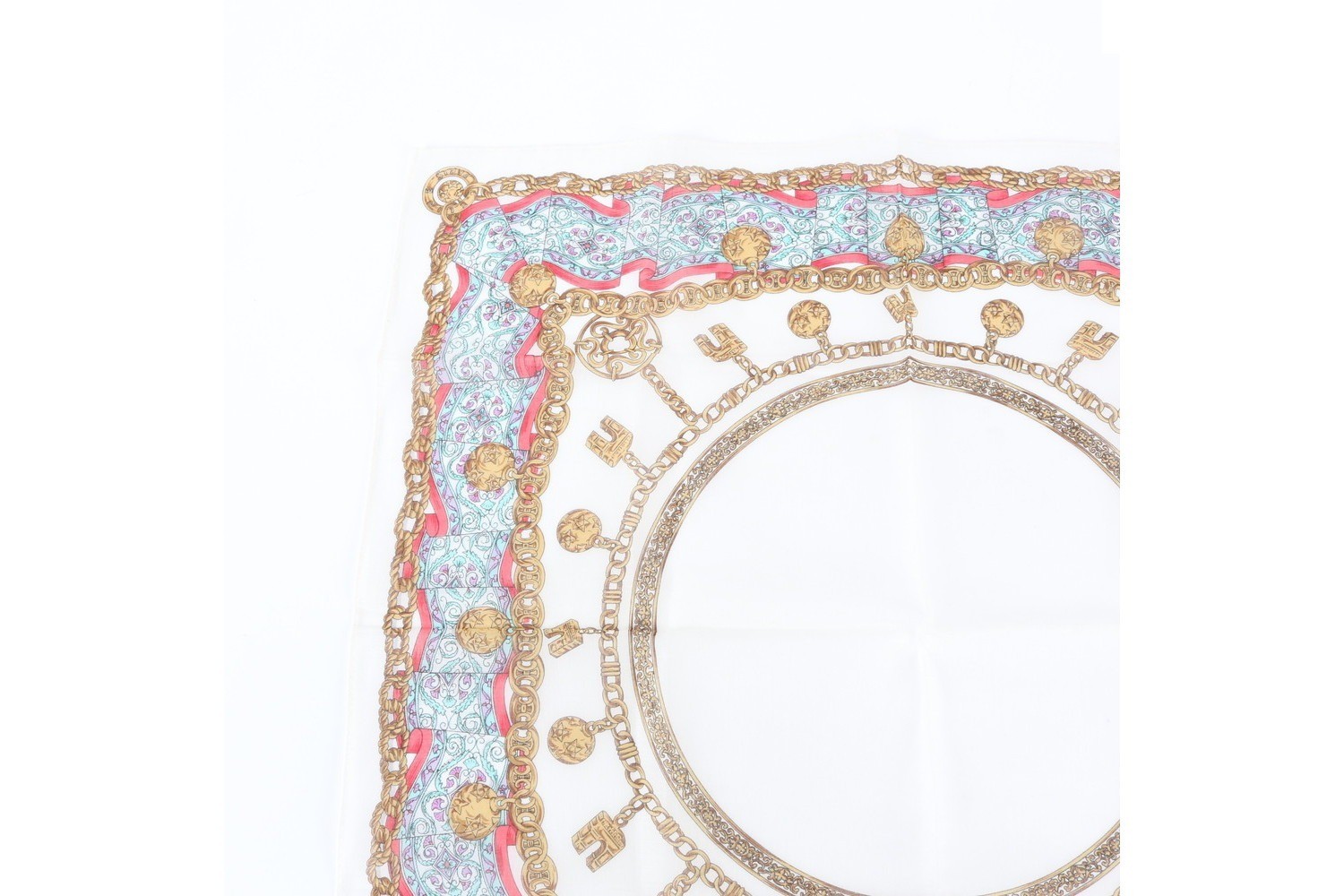 Other lines: Small items, accessories, handkerchiefs — view 2