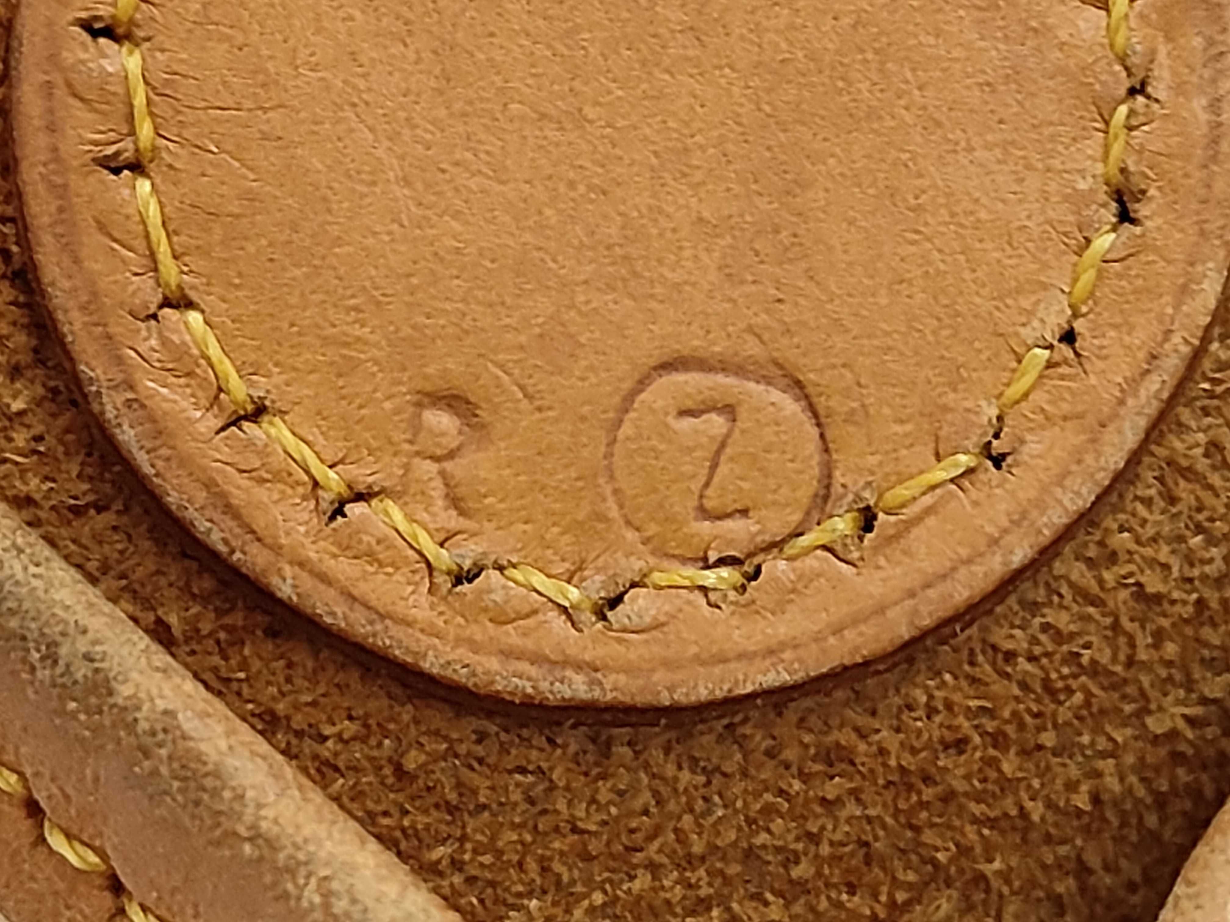 Vespa Leather Shoulder Bag — view 9