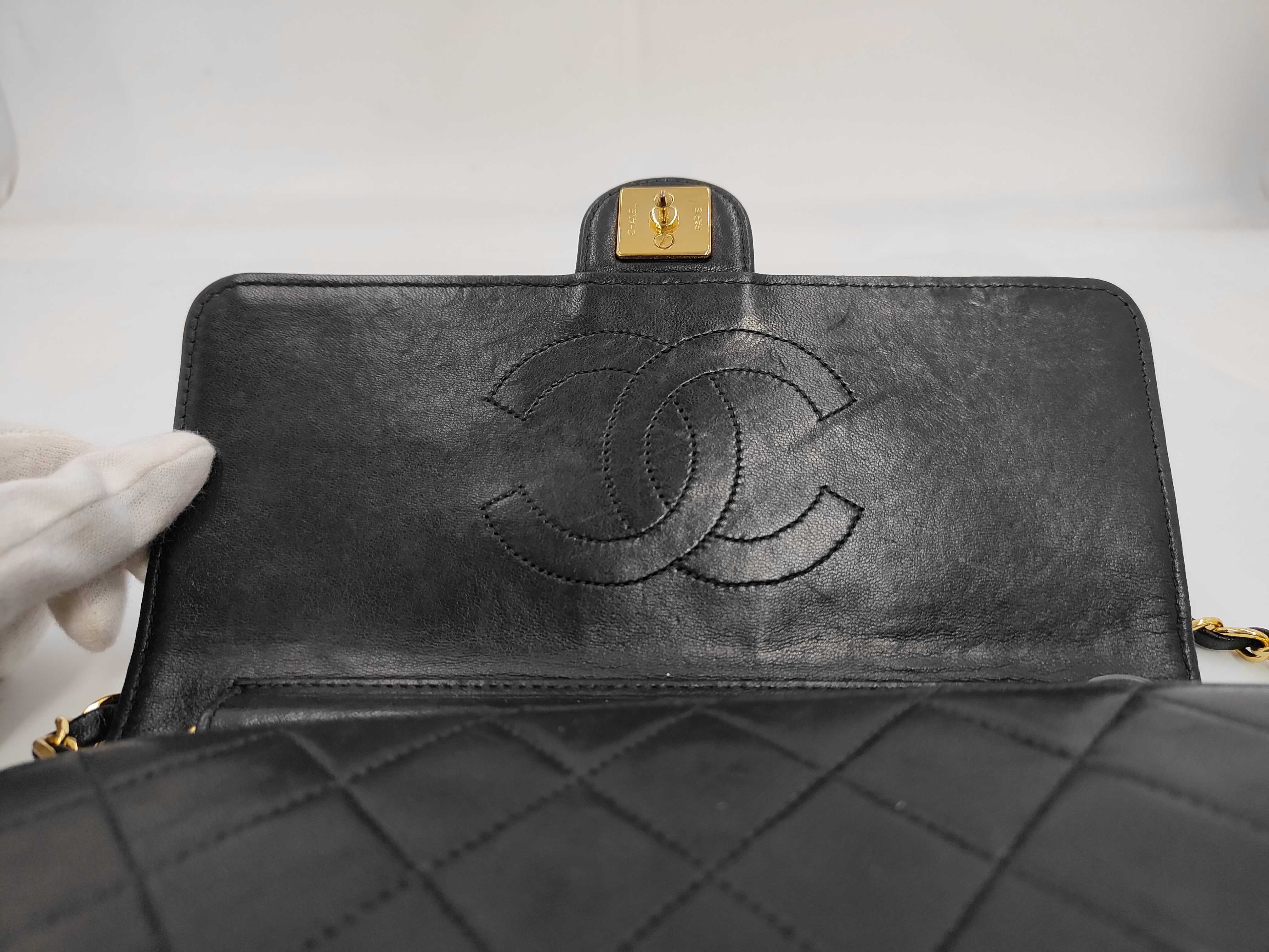 Lambskin Matelassé 22 Chain Shoulder Bag, Single Push-Lock, Black Shoulder Bag — view 7