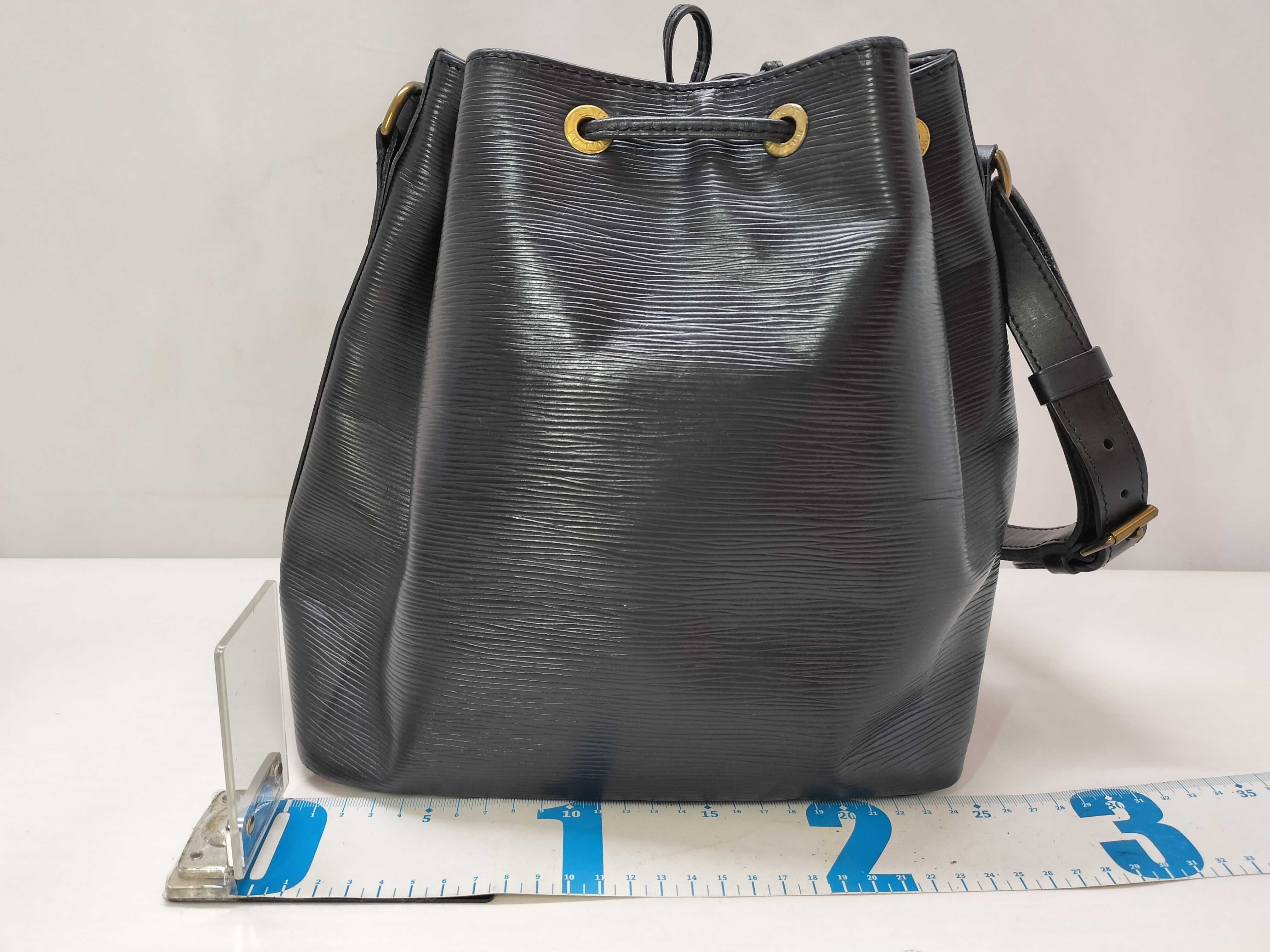 Epi Leather Petit Noe Shoulder Bag Handbag Black Serial Number Shoulder Bag — view 2