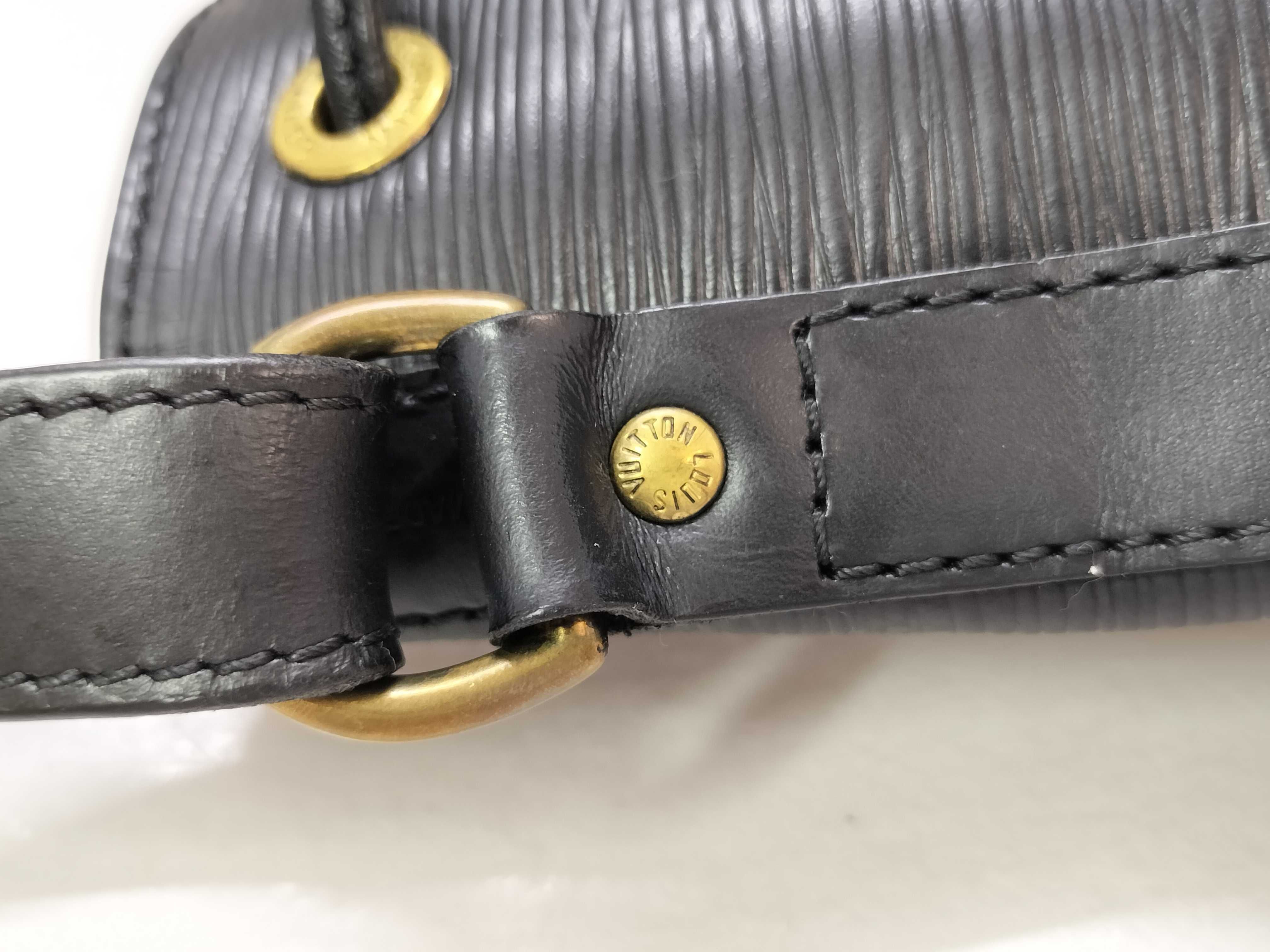 Epi Leather Petit Noe Shoulder Bag Handbag Black Serial Number Shoulder Bag — view 15
