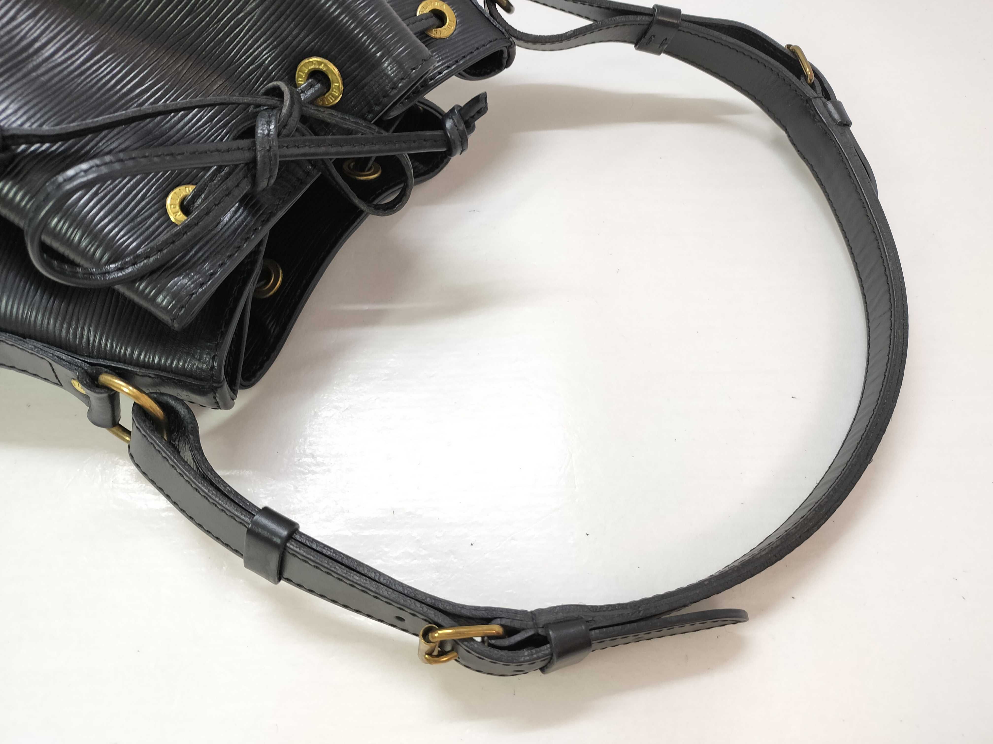 Epi Leather Petit Noe Shoulder Bag Handbag Black Serial Number Shoulder Bag — view 3