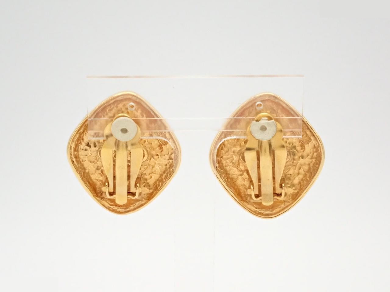 gold — view 2