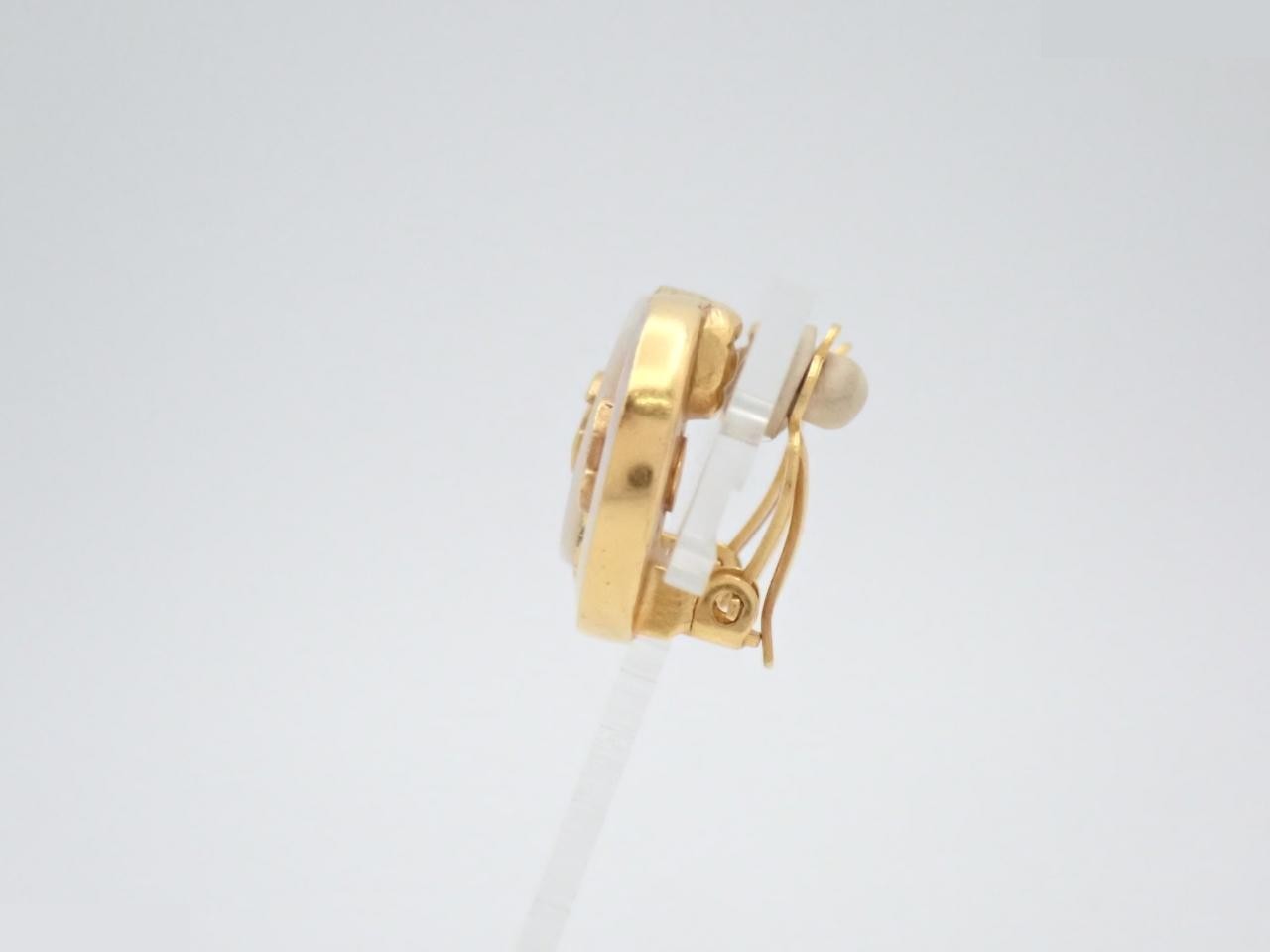 earrings, Coco Mark, shell, gold, 95A — view 3