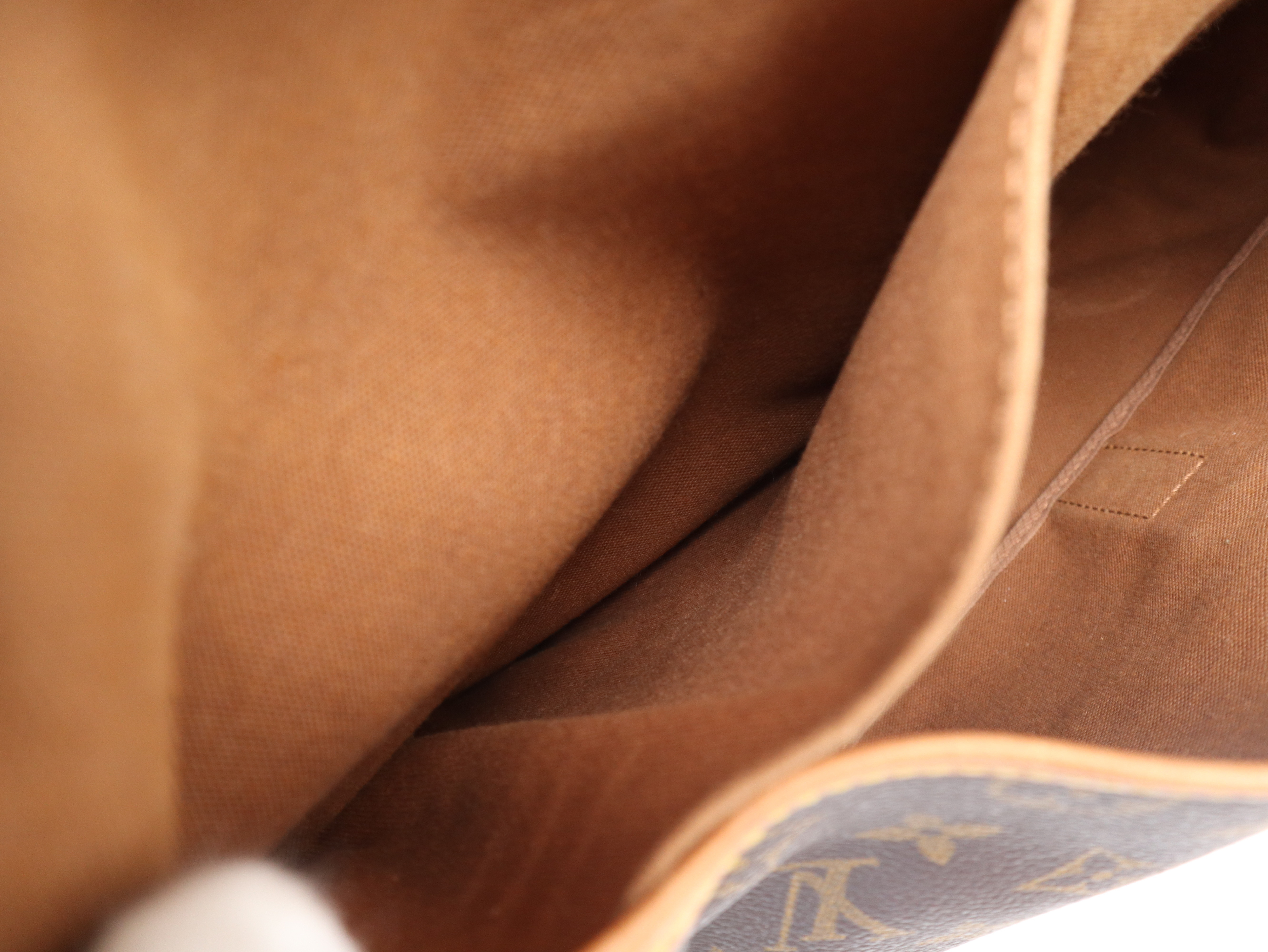 M42254 Monogram Saumur 35 Shoulder Bag — view 15