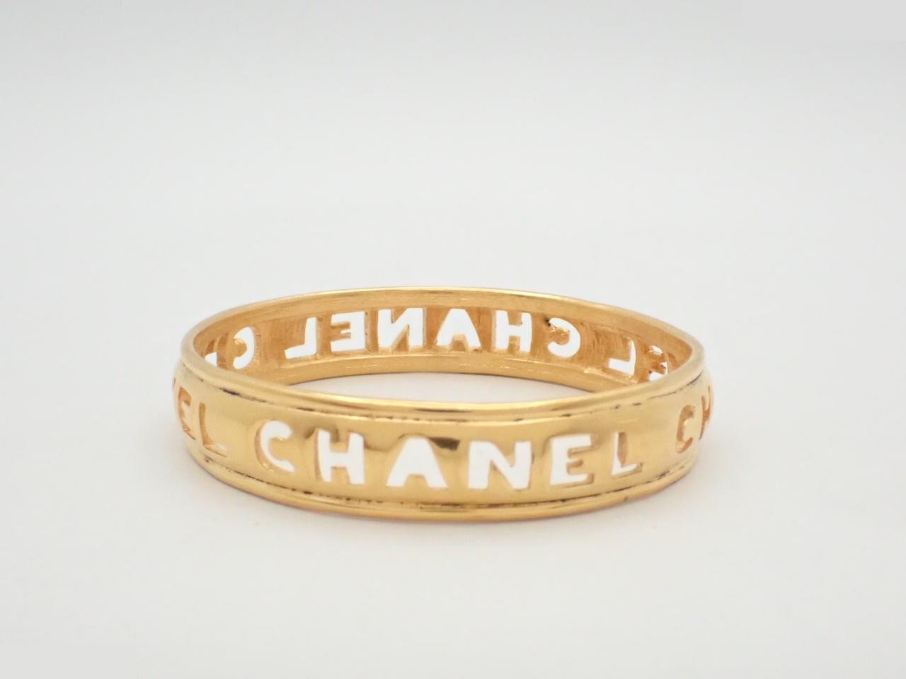 Logo bangle, gold, wrist circumference approximately 21 cm — view 2