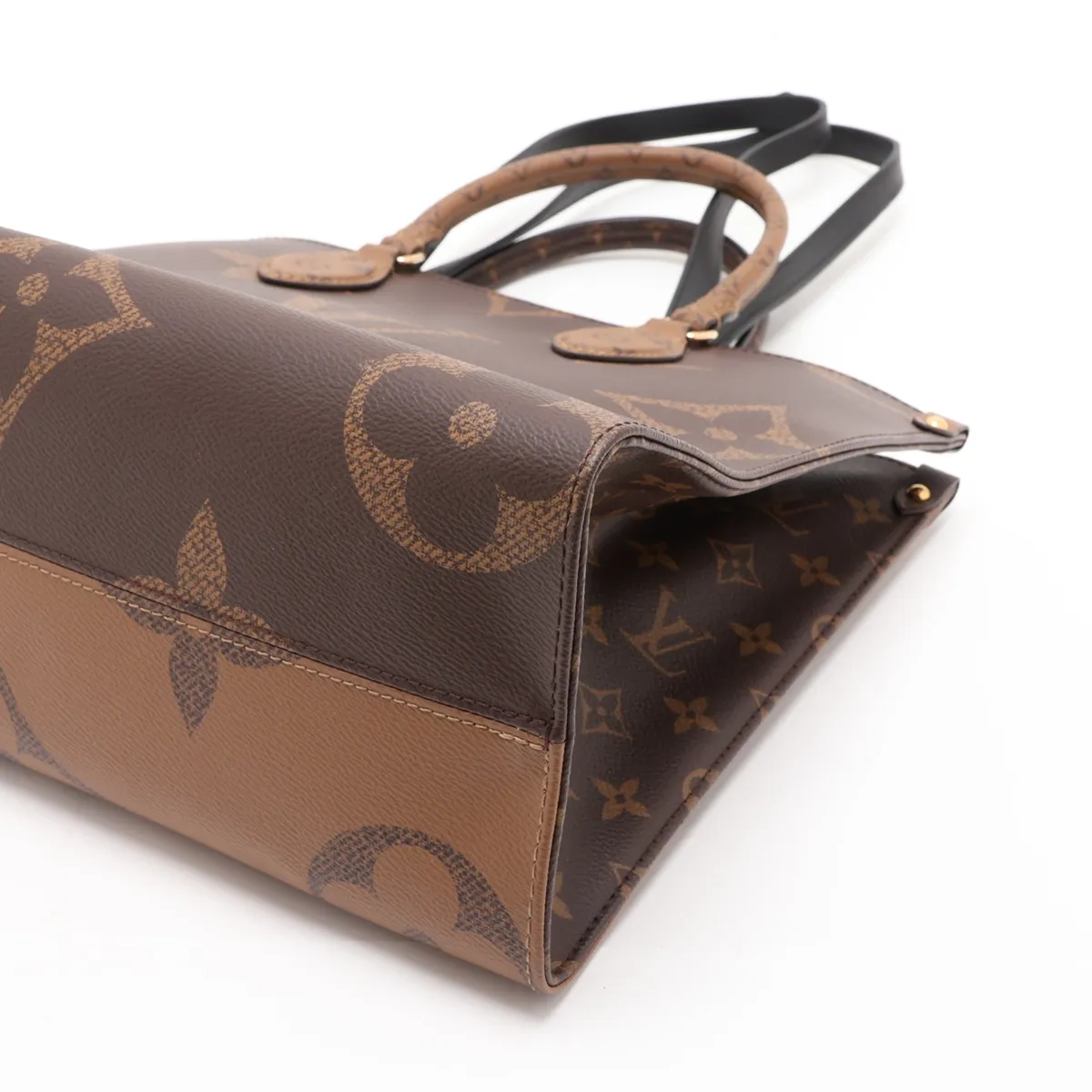 Giant Monogram Reverse OnTheGo MM M45321 SD5210 Brown, pull tab detached, RFID detected. — view 3