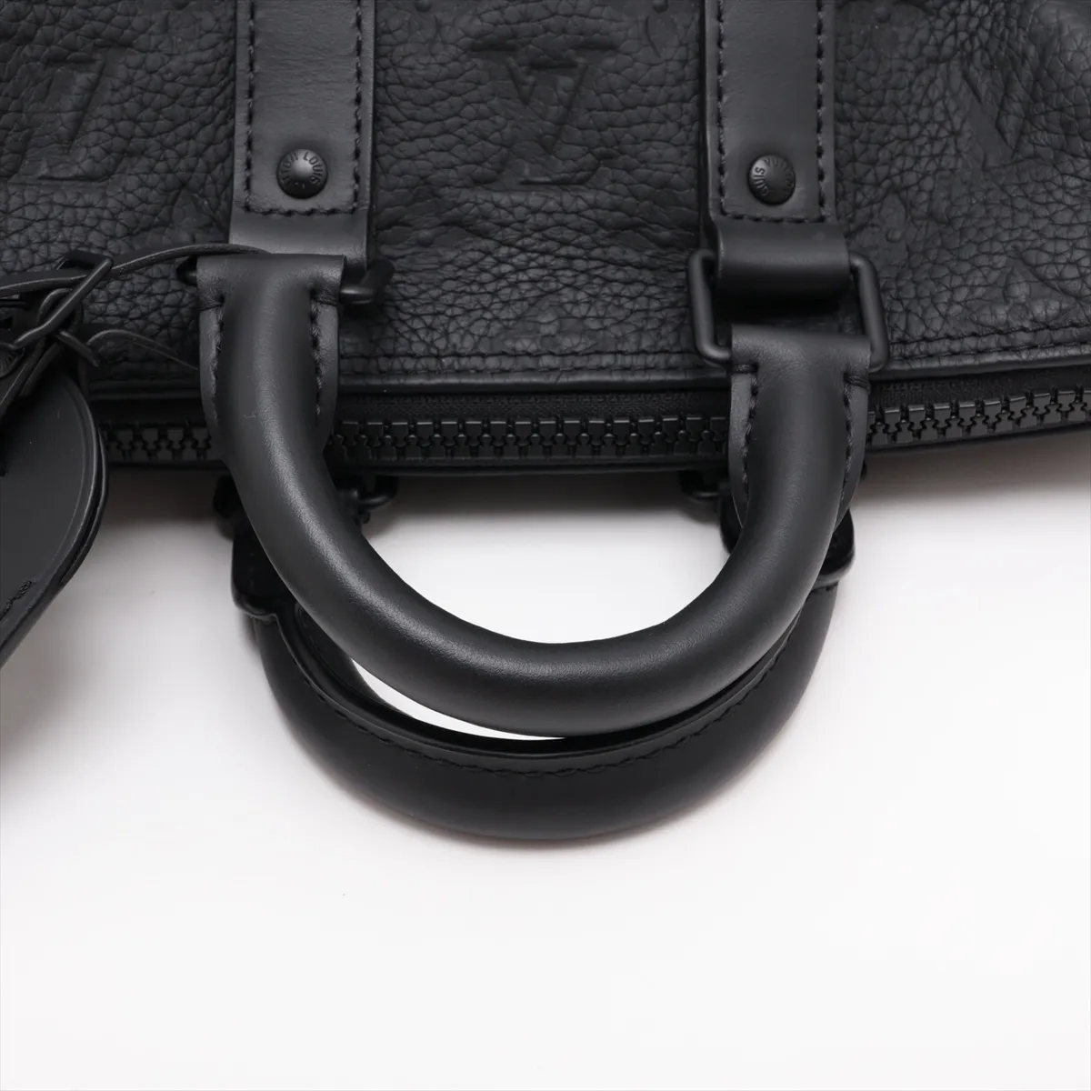 Taurillon Monogram Keepall Bandoulière 25 M20900 Black with initials, RFID responsive. — view 5
