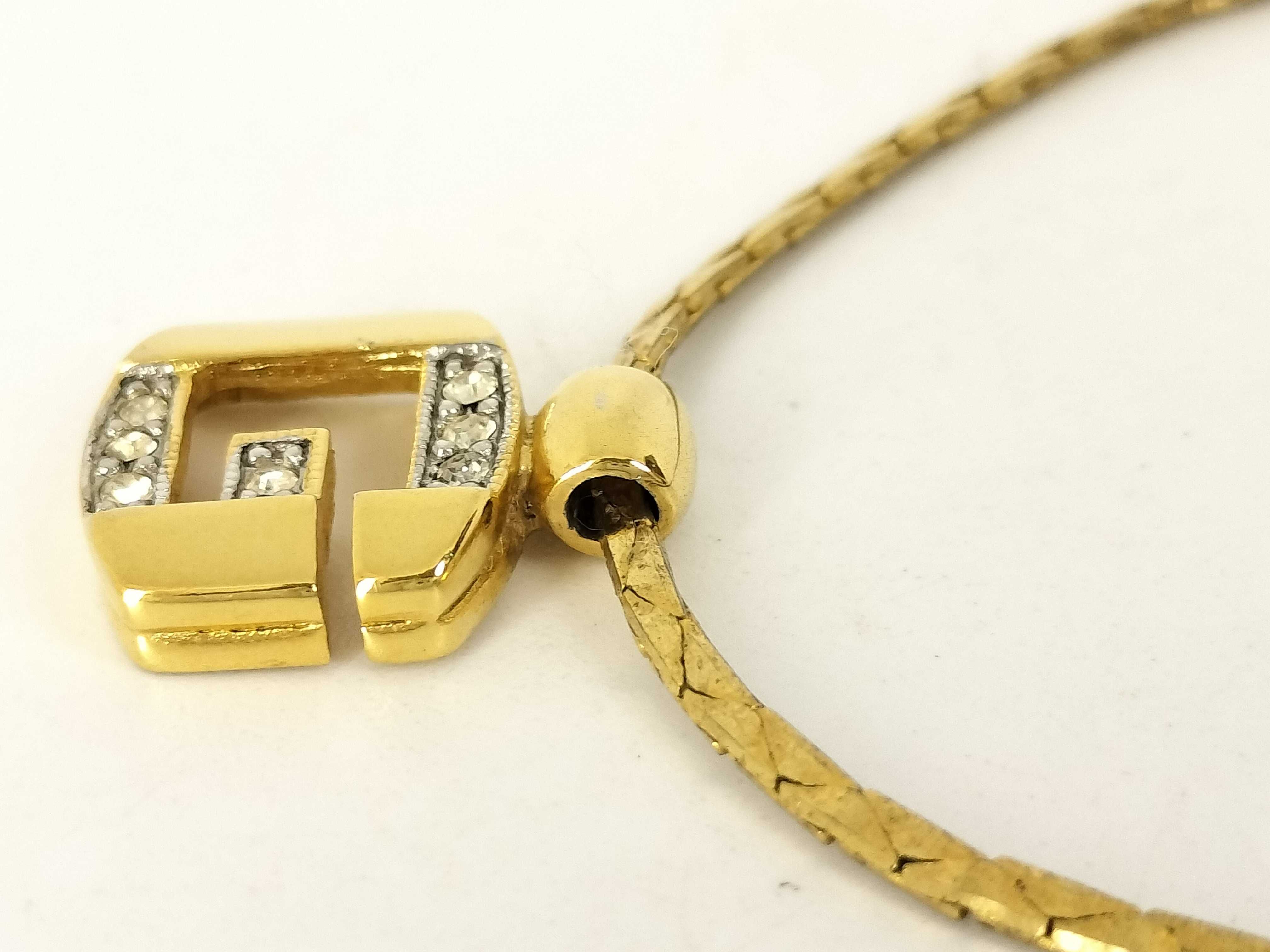 necklace — view 3