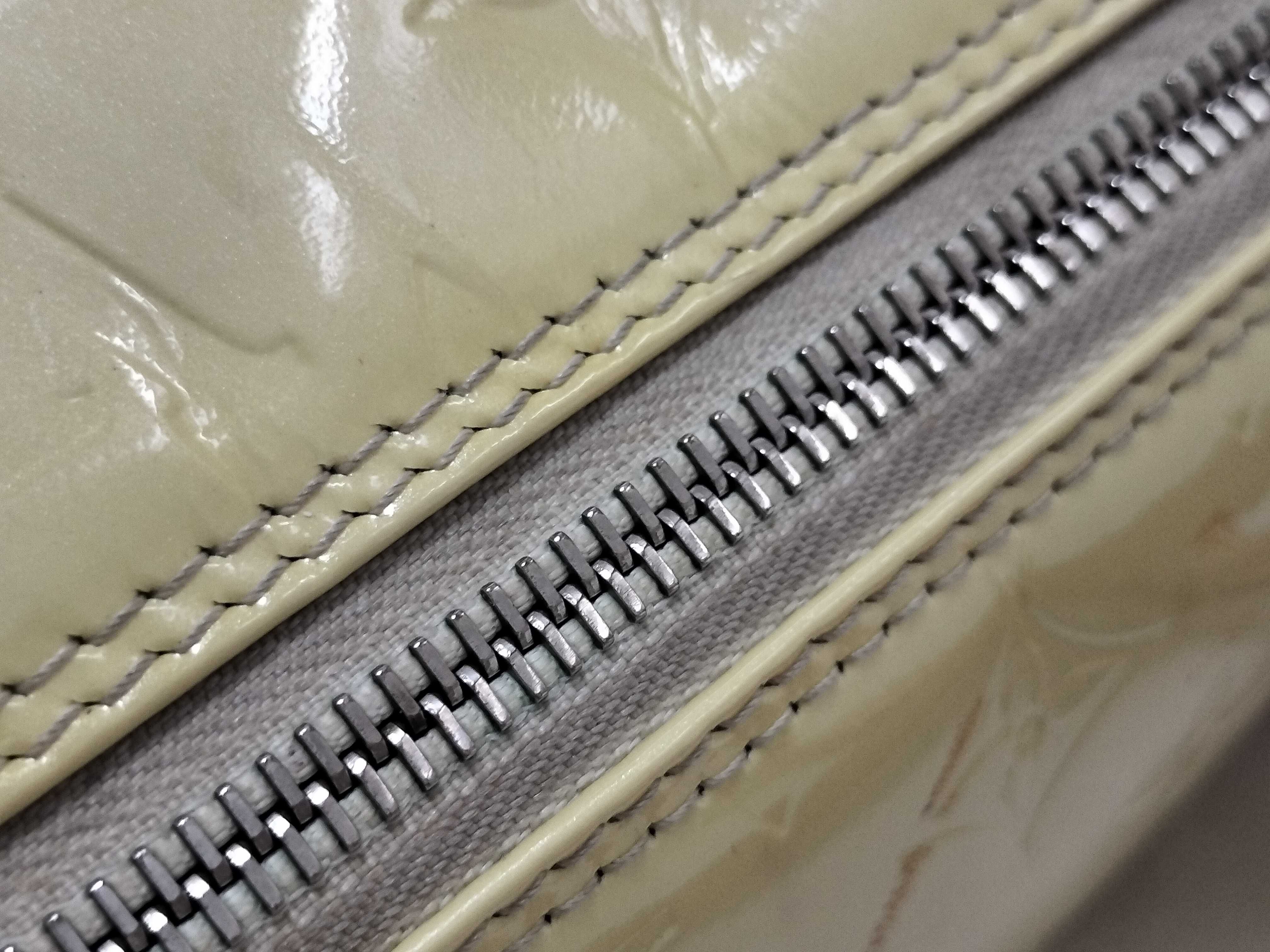Vernis LV Vernis Bedford Handbag — view 6