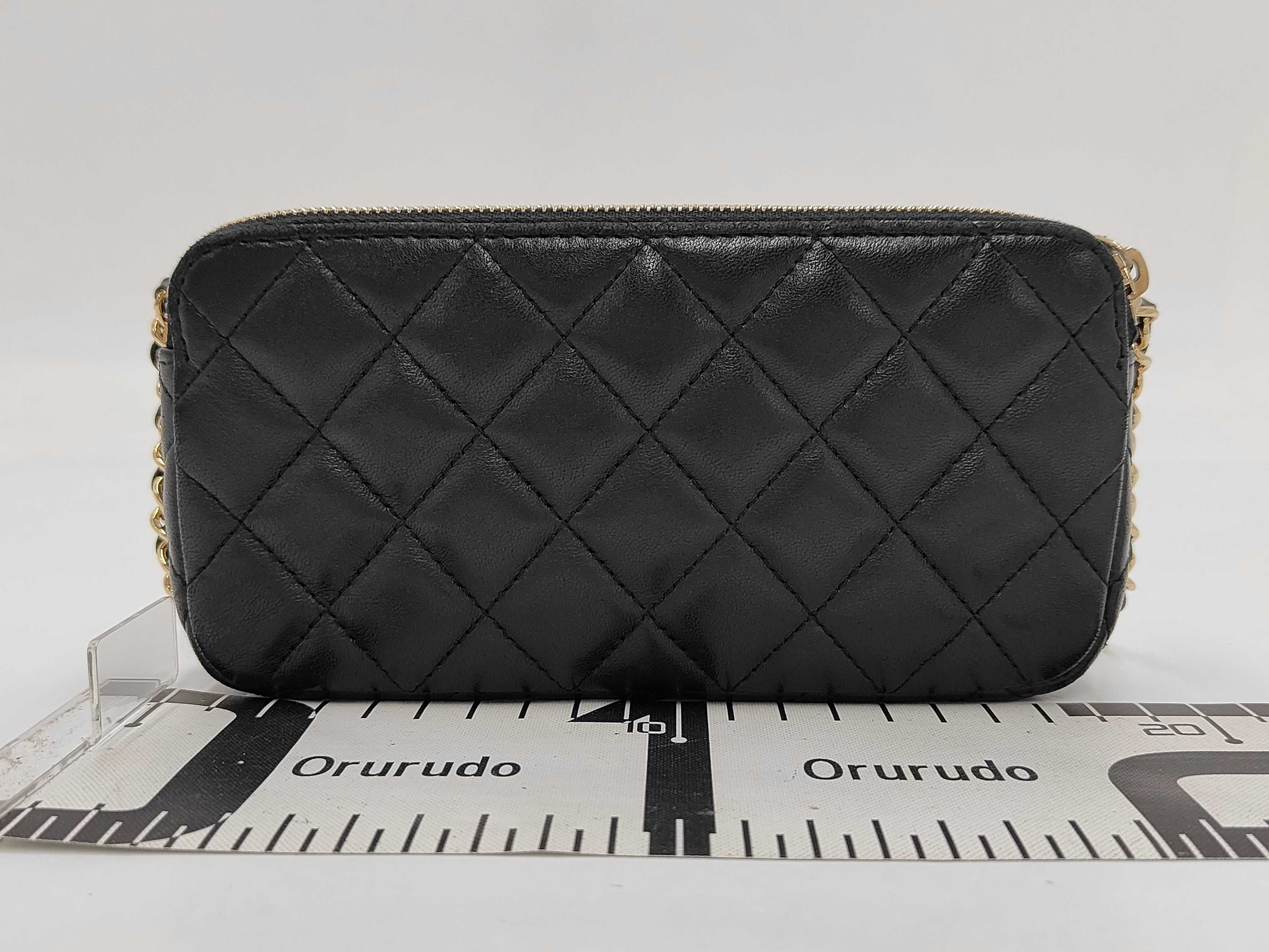Matelassé Lambskin Chain Wallet, serial number 22-series, with original sticker, shoulder bag. — view 2