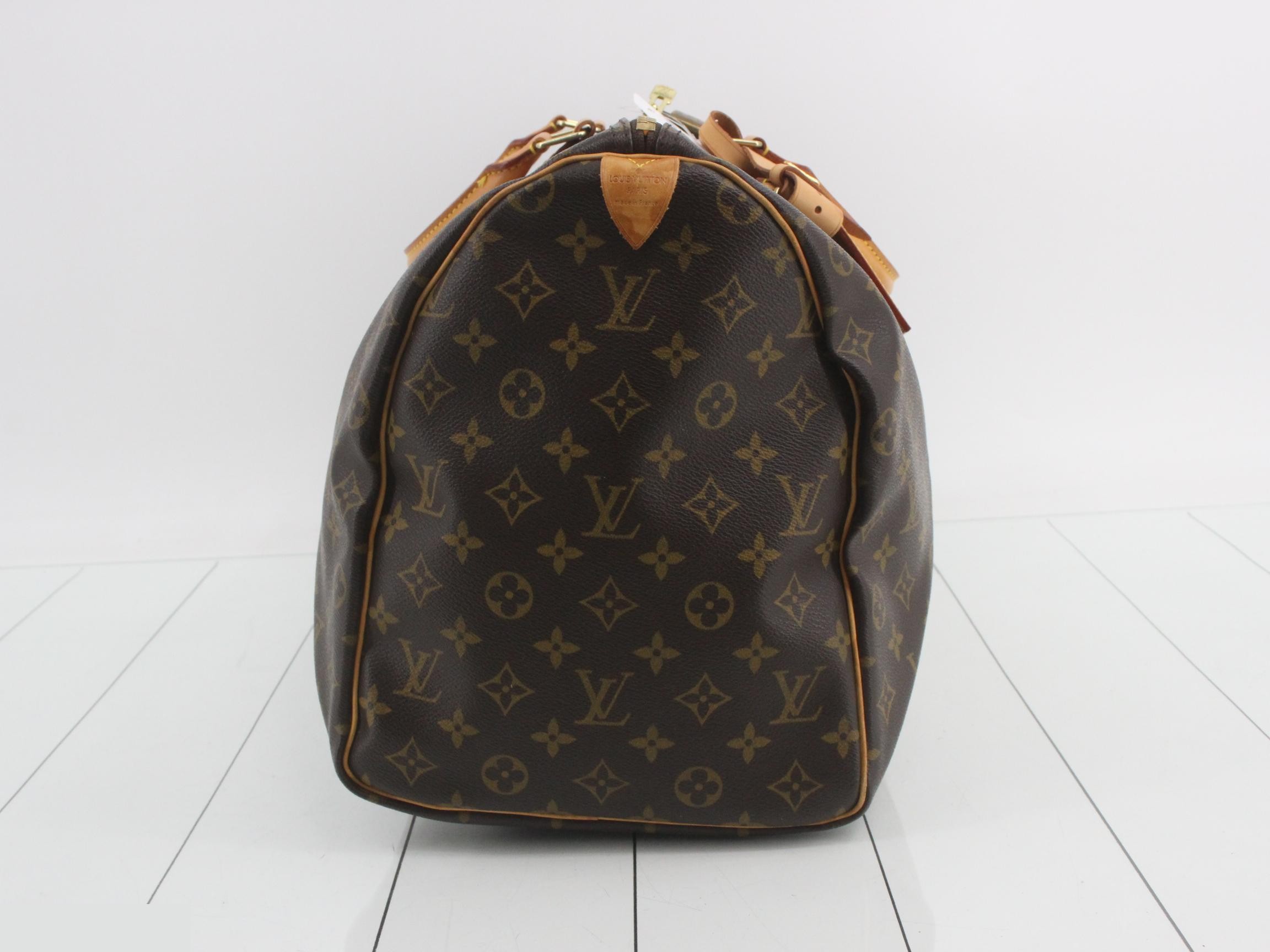 Keepall 50 with padlock, name tag, and handle strap. — view 4