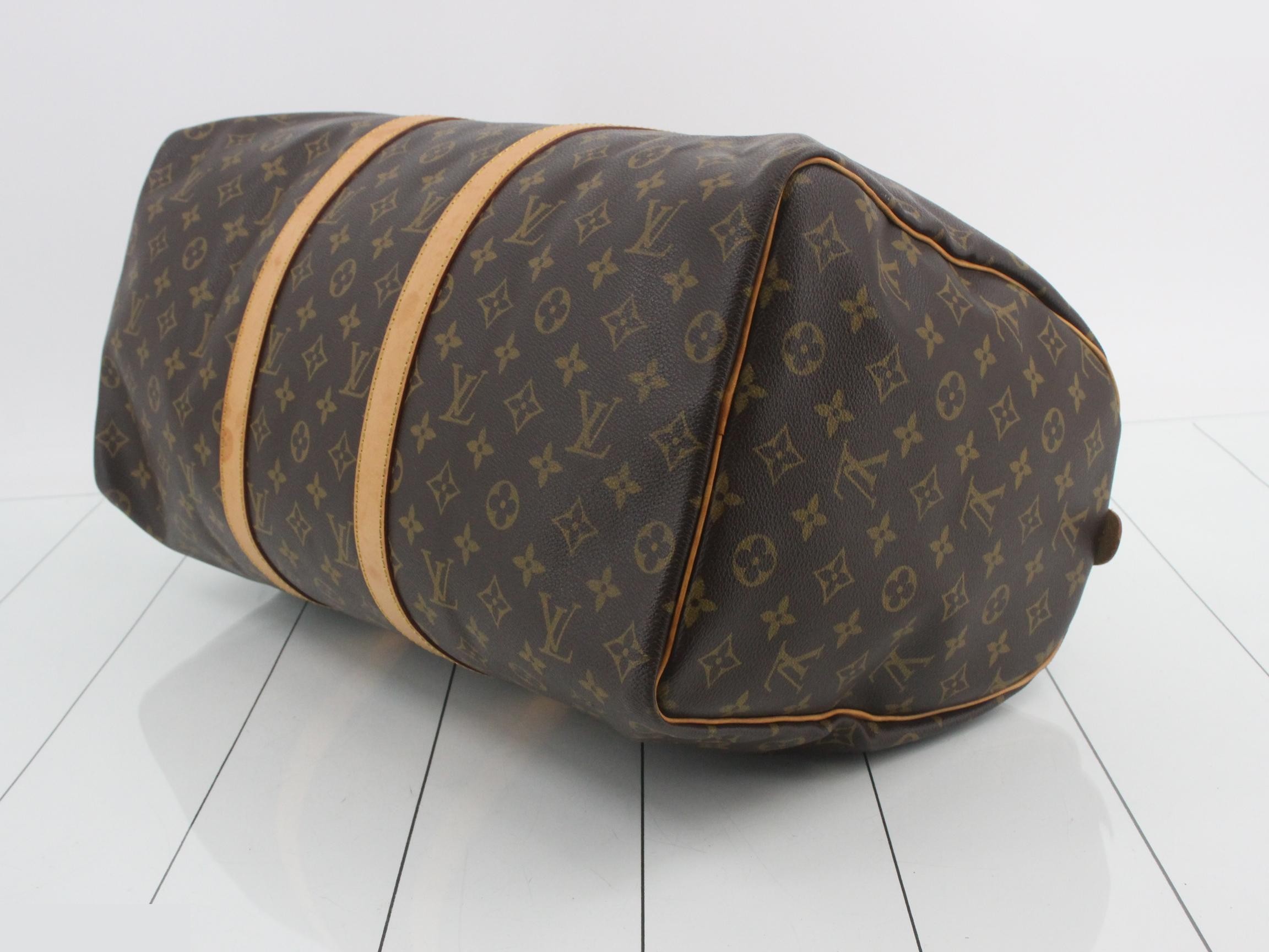 Keepall 50 with padlock, name tag, and handle strap. — view 6