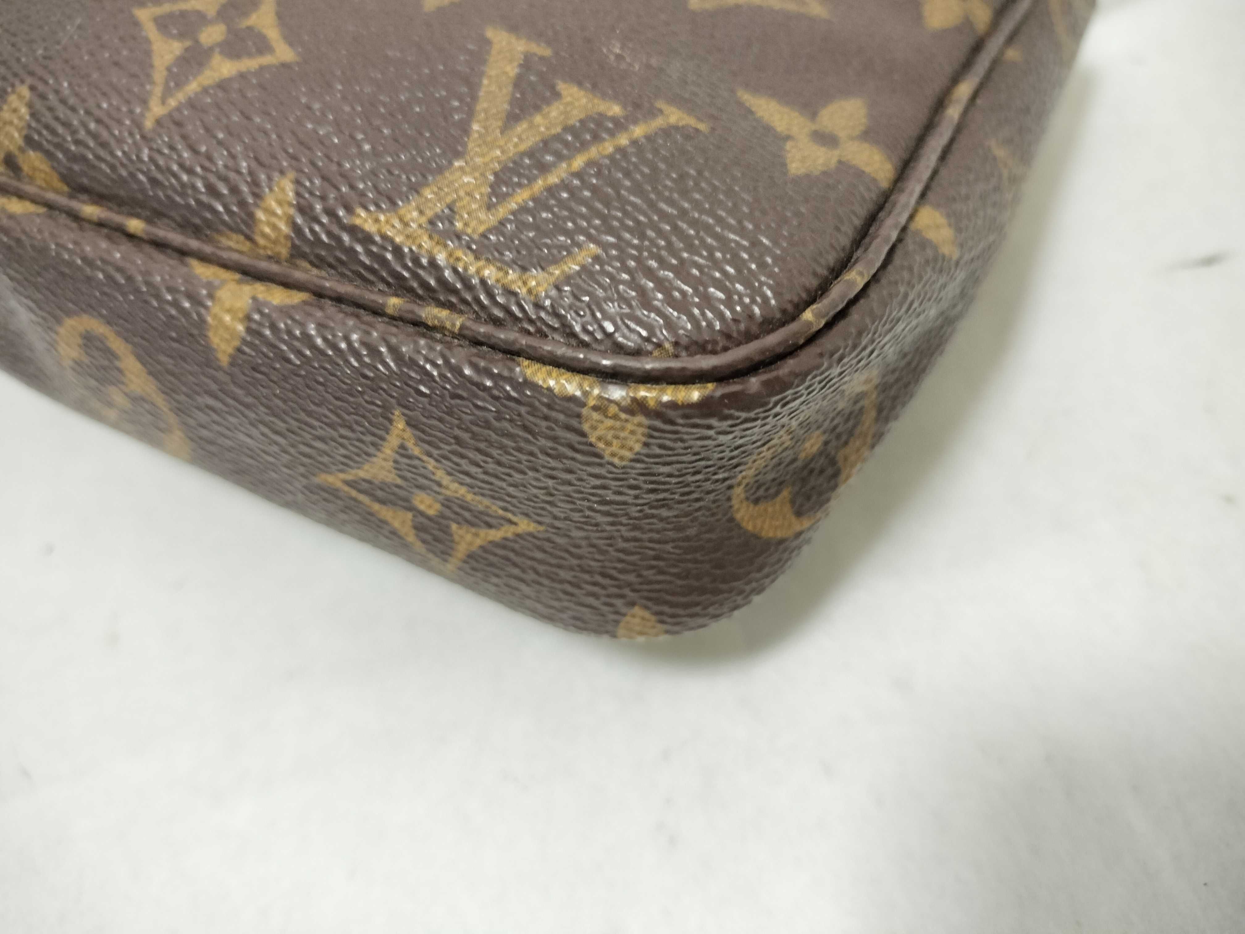 Monogram / Monogram / Pochette Accessoires (Old Model) — view 4