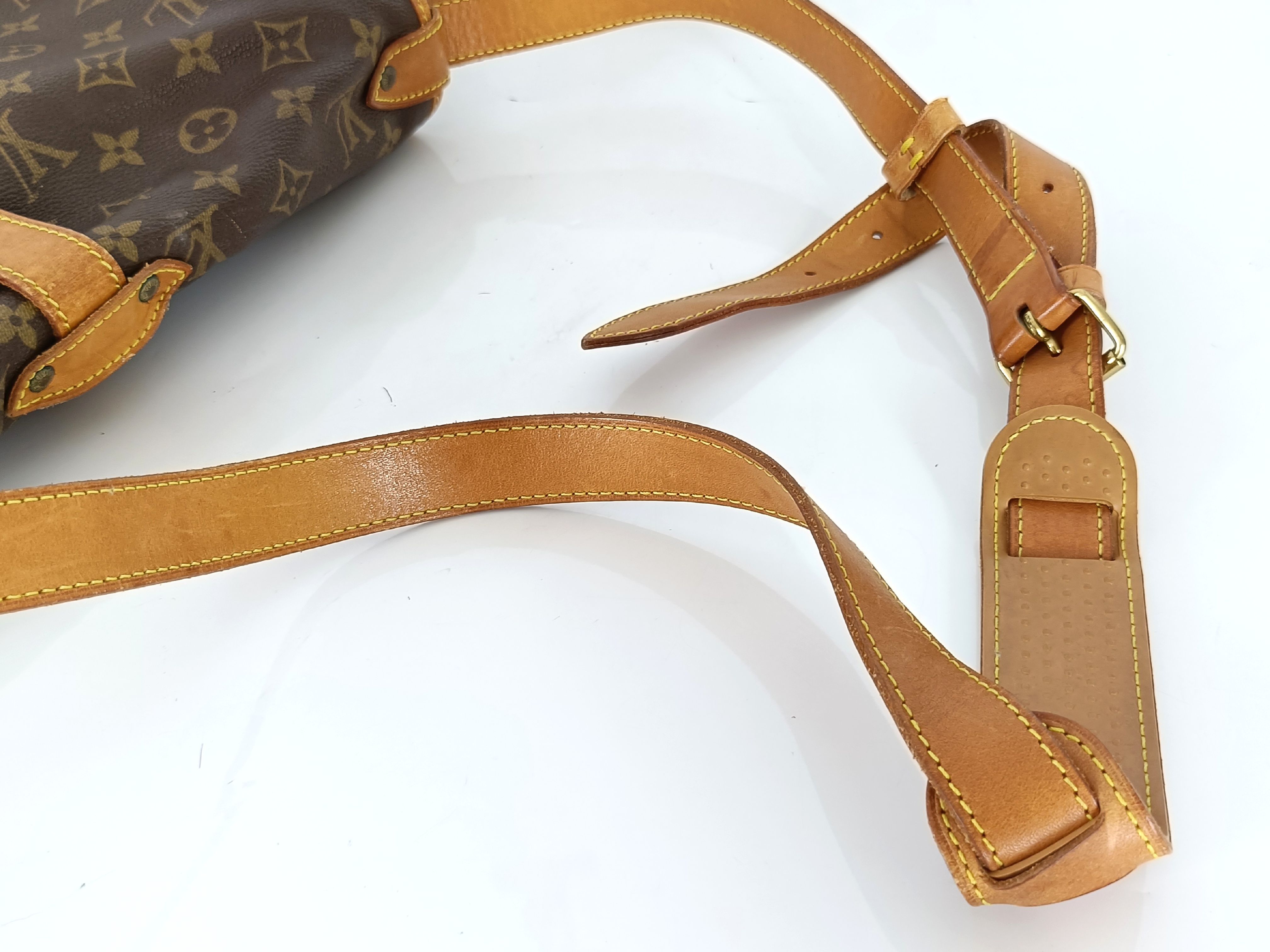 Monogram Louis Vuitton Monogram M42254 Saumur 35 Shoulder Bag — view 3