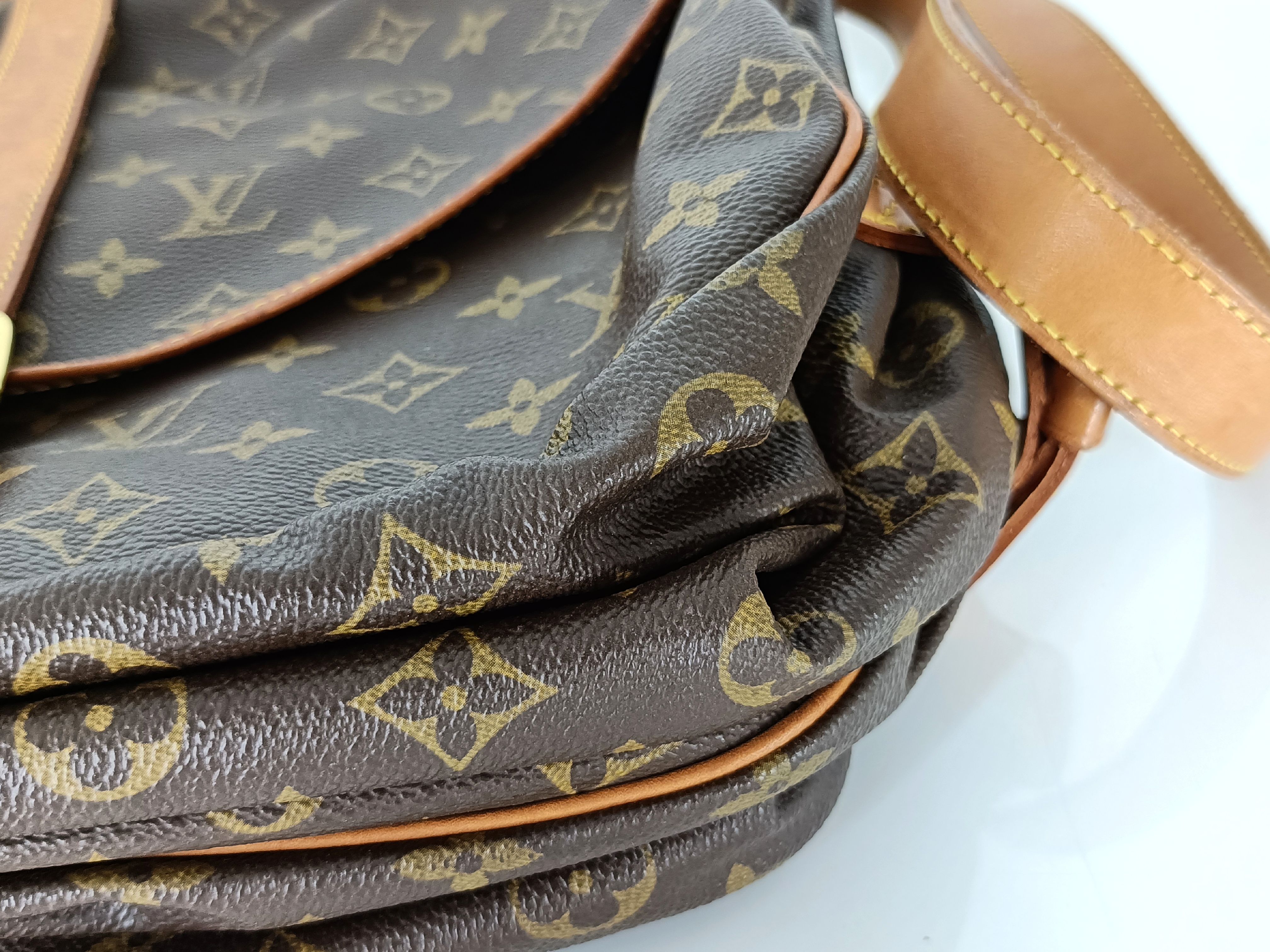 Monogram Louis Vuitton Monogram M42254 Saumur 35 Shoulder Bag — view 6