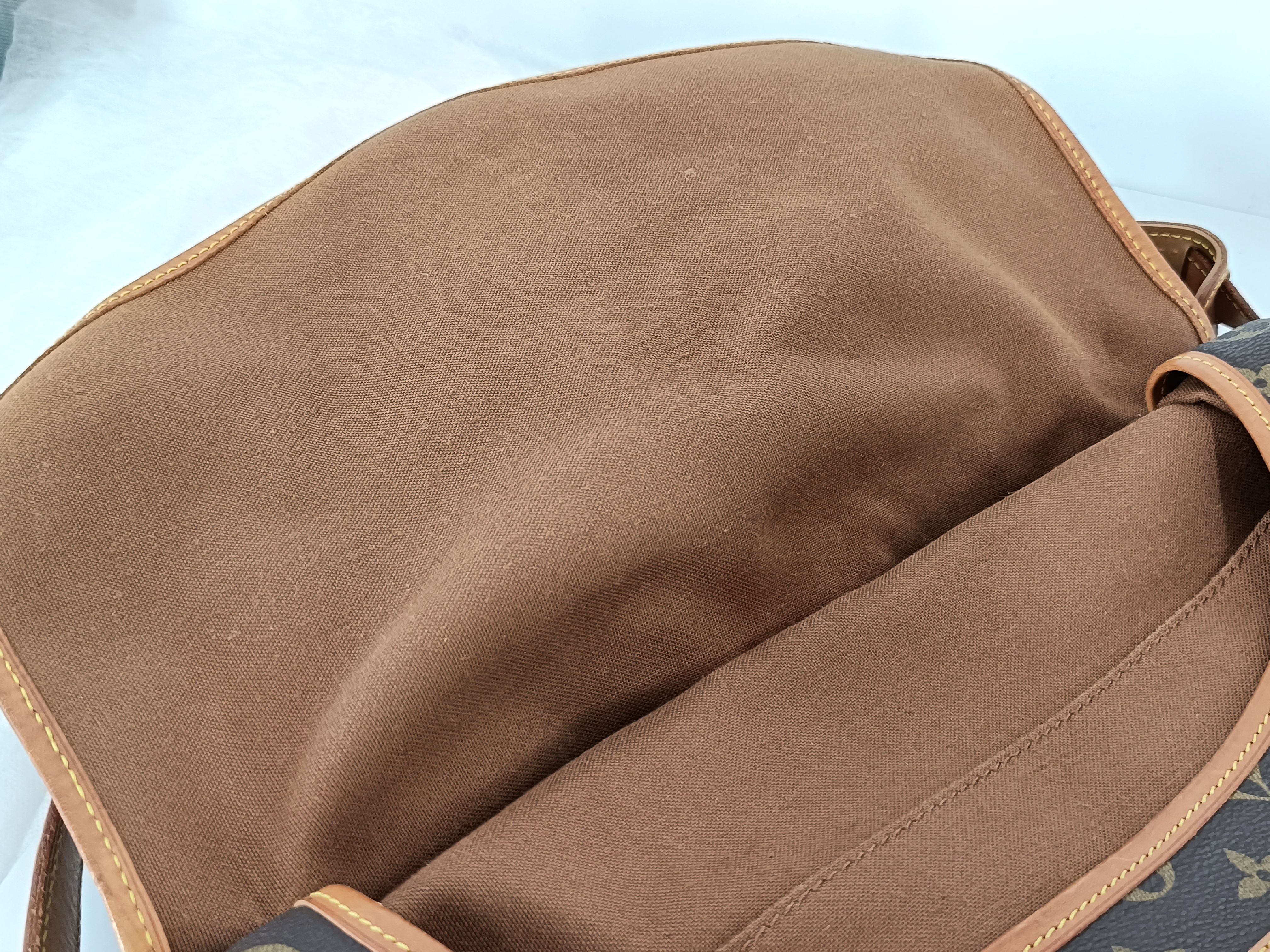 Monogram Louis Vuitton Monogram M42254 Saumur 35 Shoulder Bag — view 8