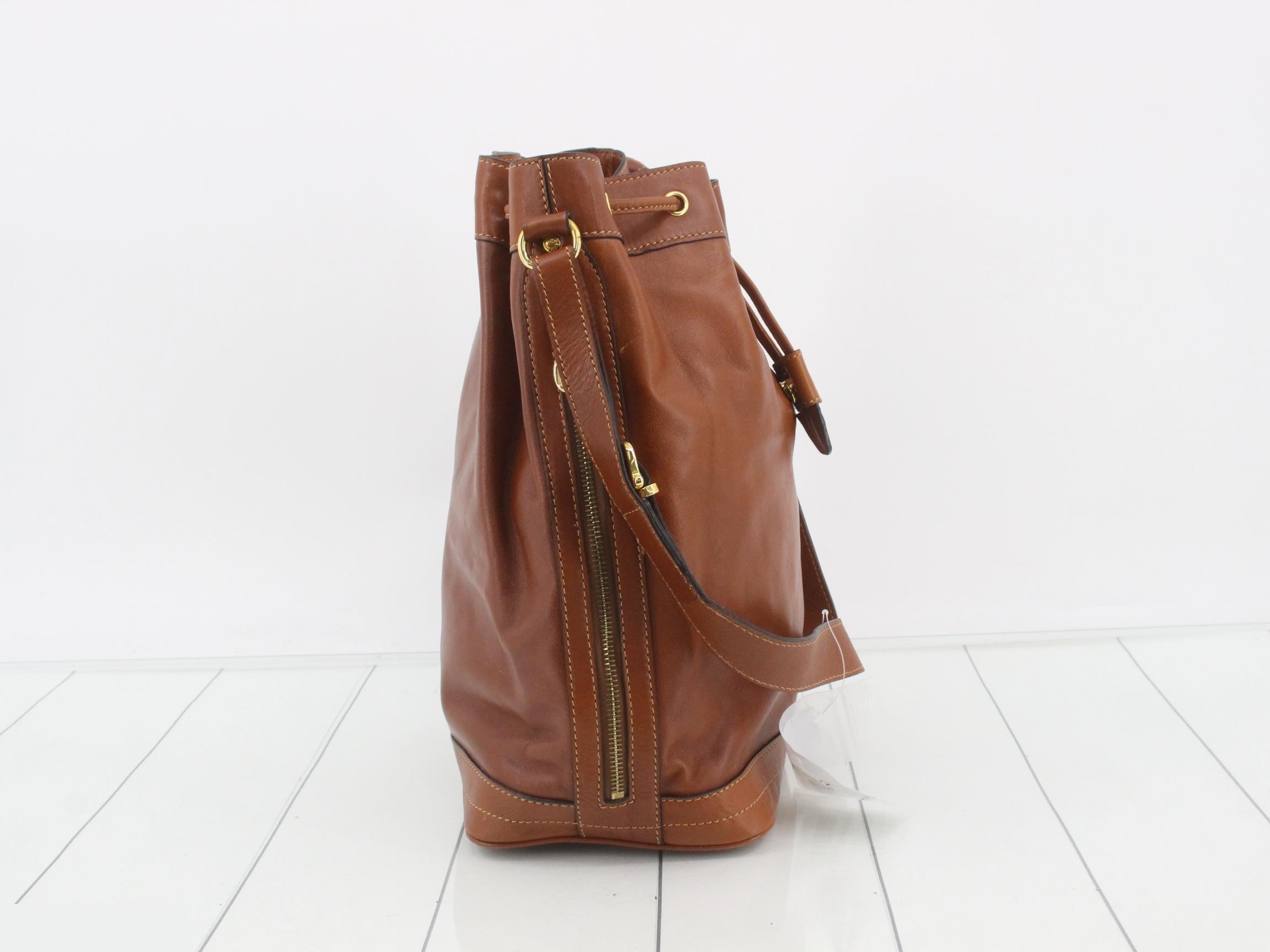 Leather drawstring shoulder bag brown — view 4