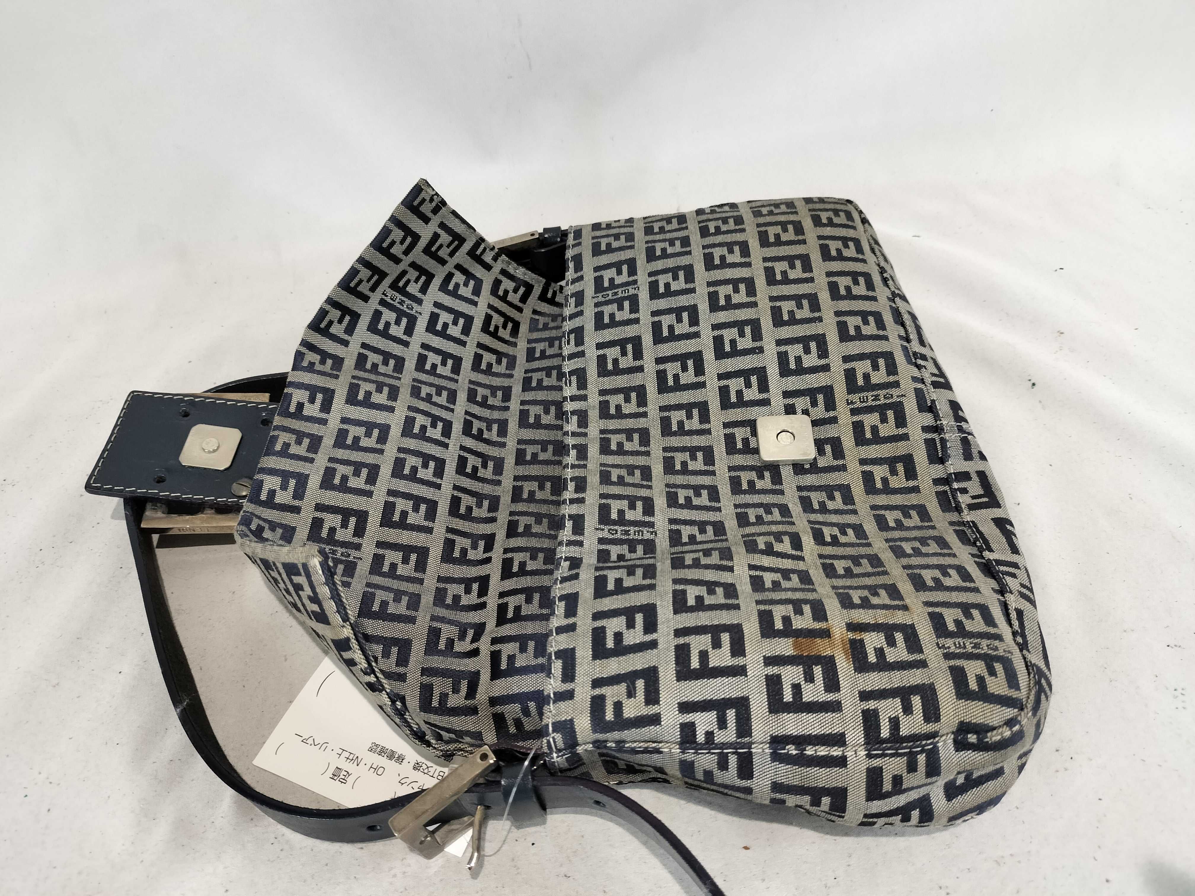 One-Shoulder Handbag — view 9