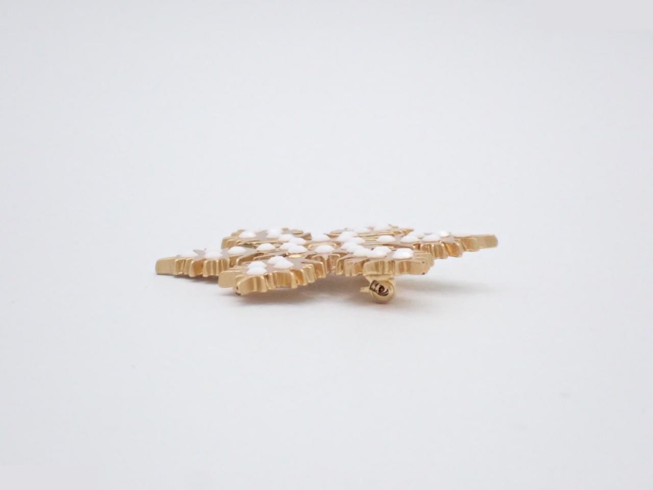 01A Brooch — view 3