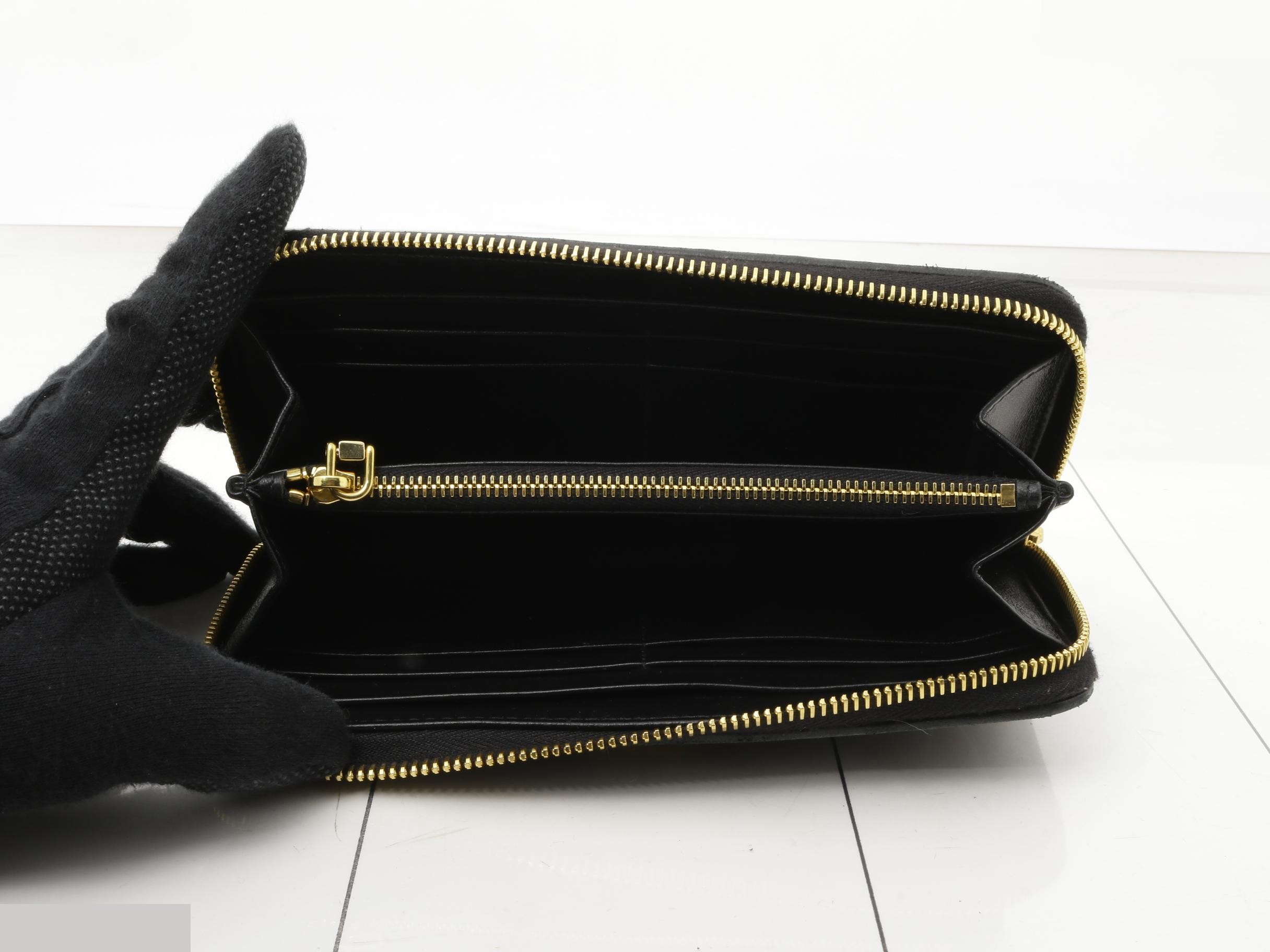 Other lines: Bags and Wallets — view 4