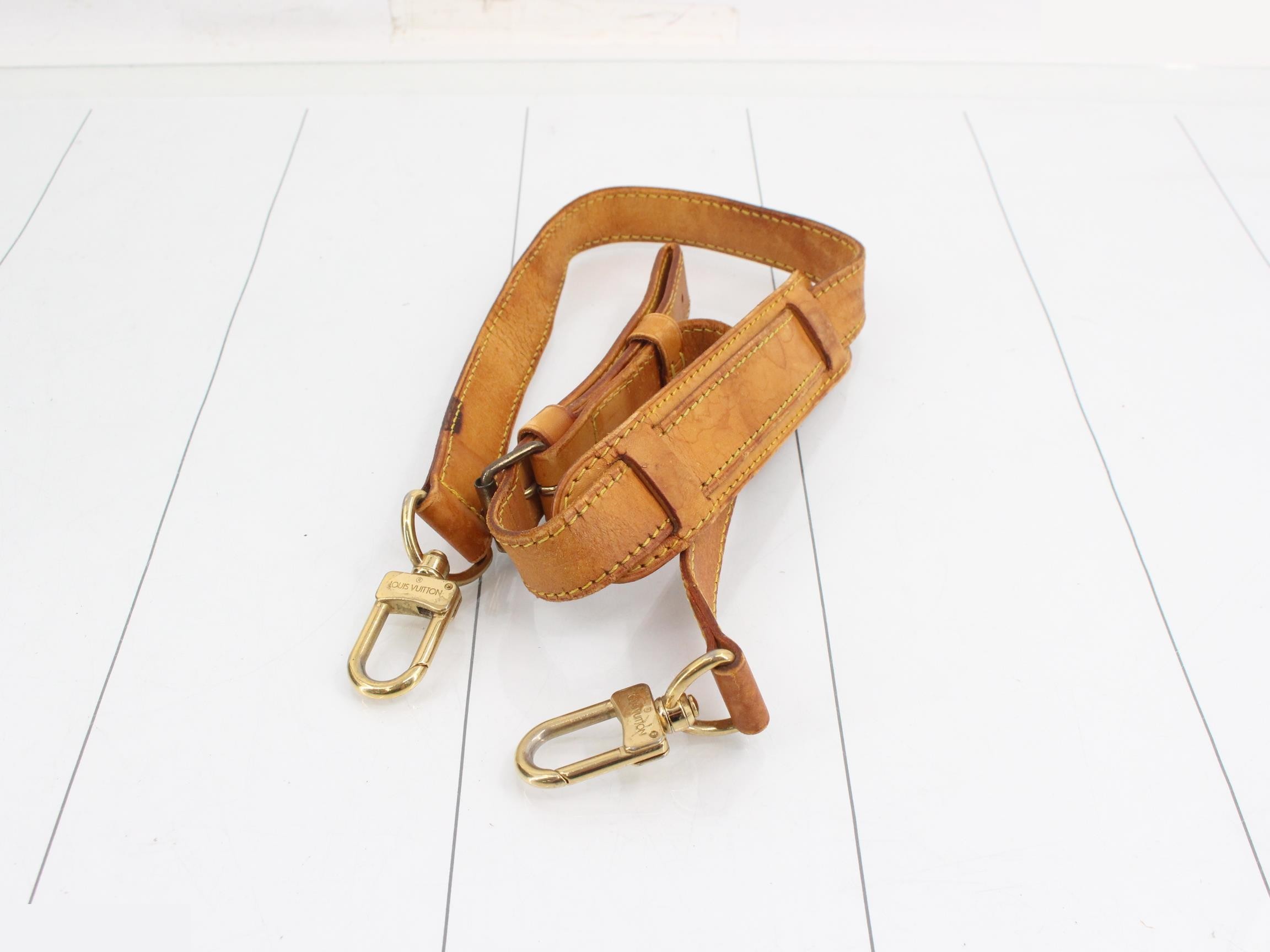 Speedy 40 with strap — view 7