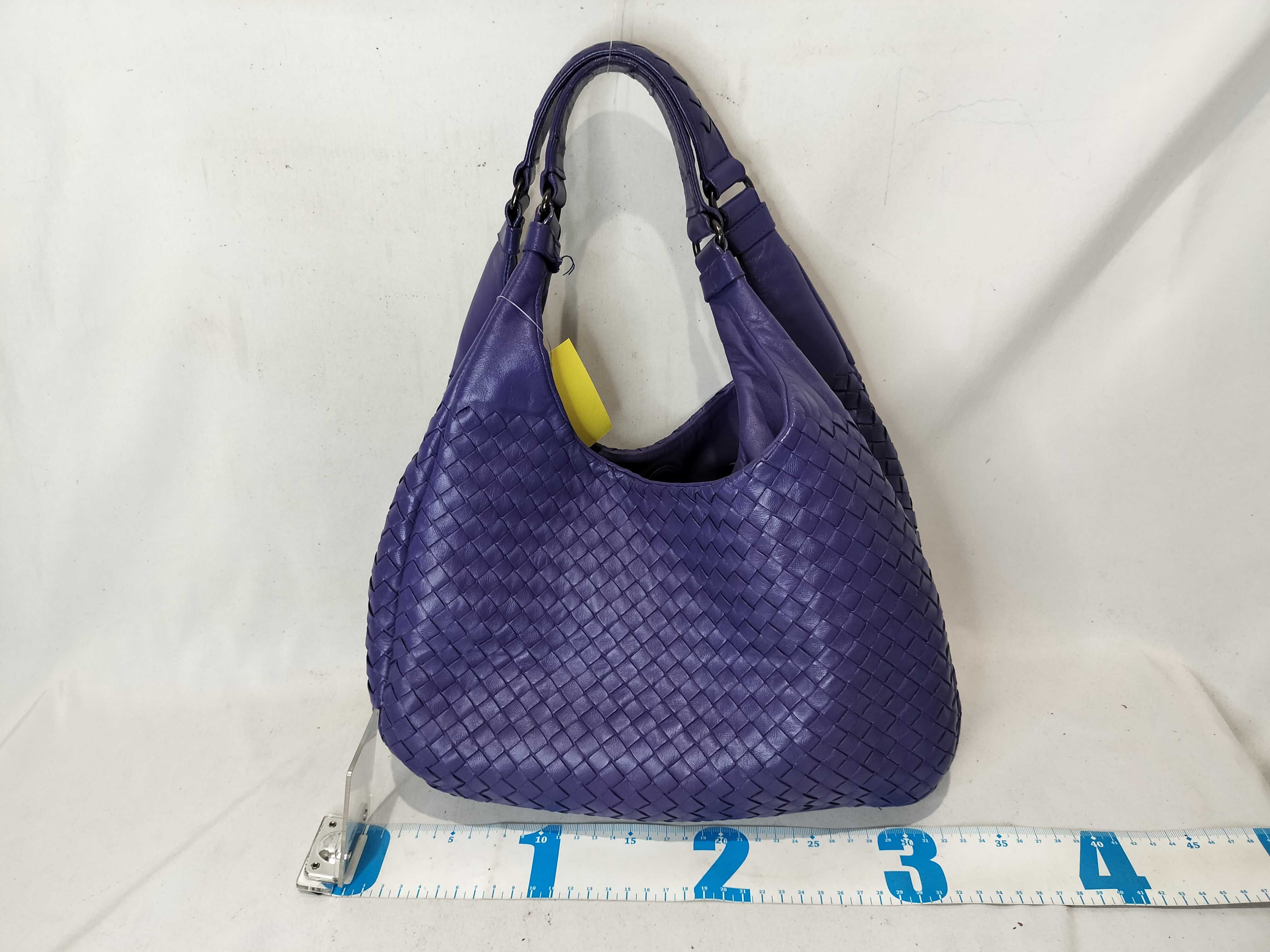 Intrecciato Campana Tote Bag (Handbag with large pen marks) — view 2