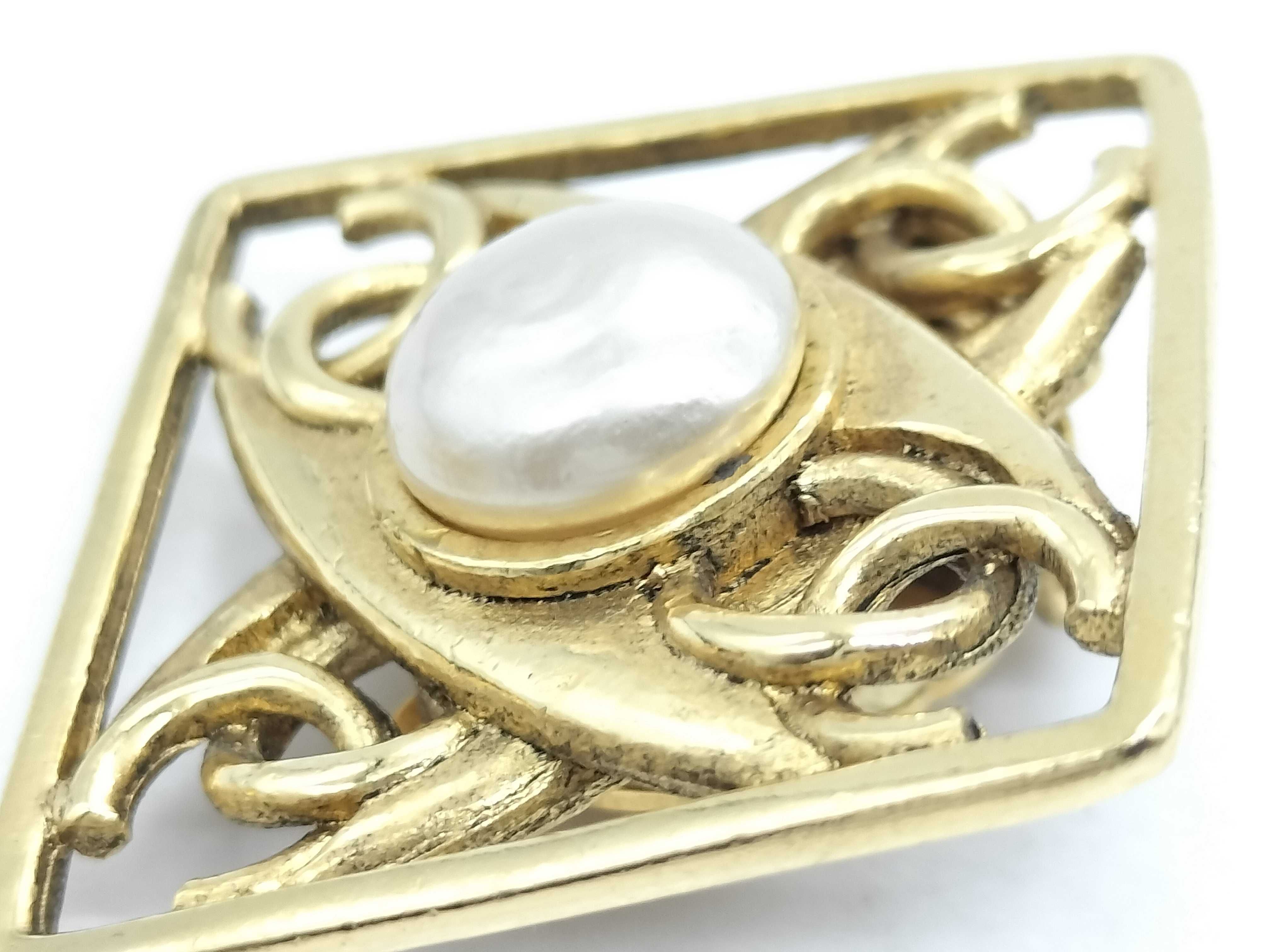 Pearl Earrings, Gold Vintage Earrings — view 9