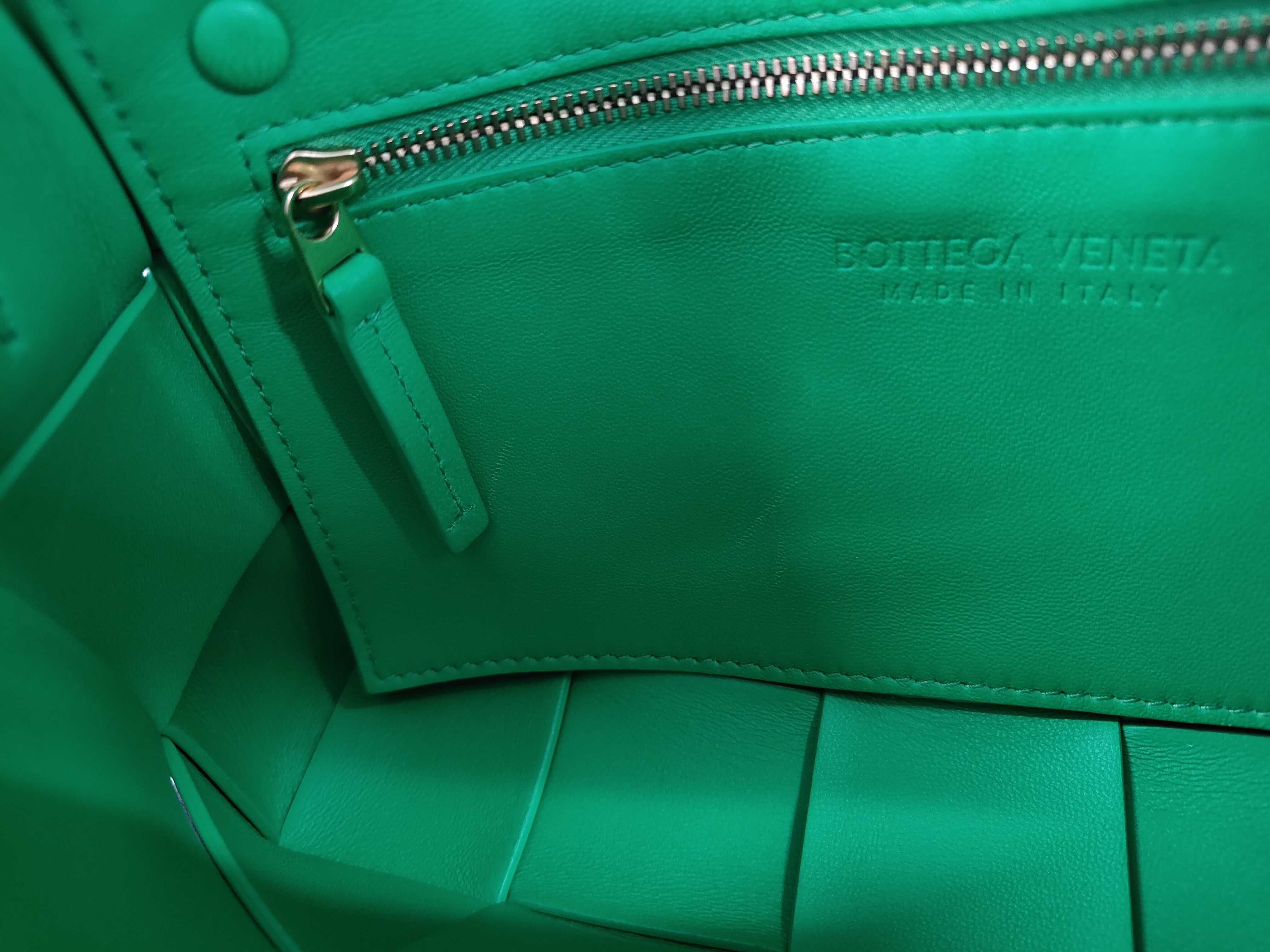 Intrecciato Cassette Shoulder Bag — view 10