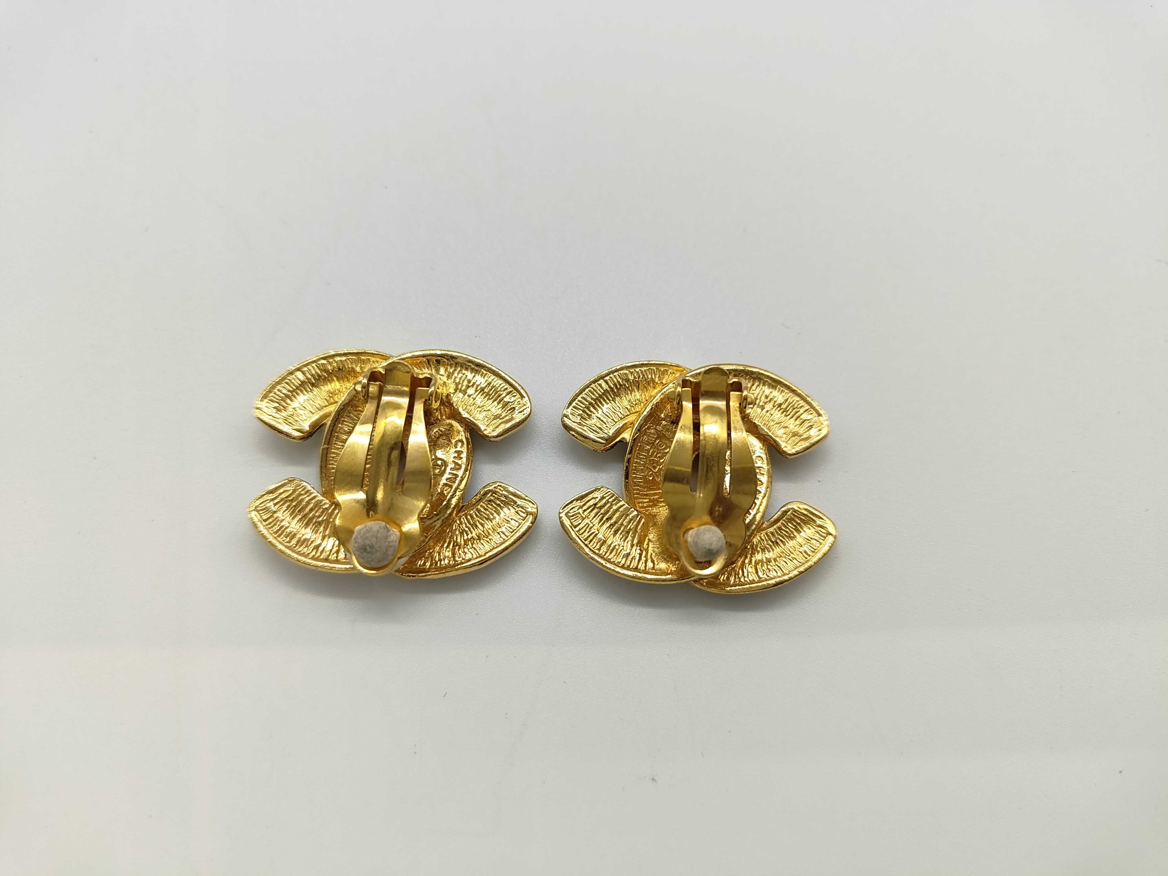 earrings, quilted design, medium size, with original box. — view 2