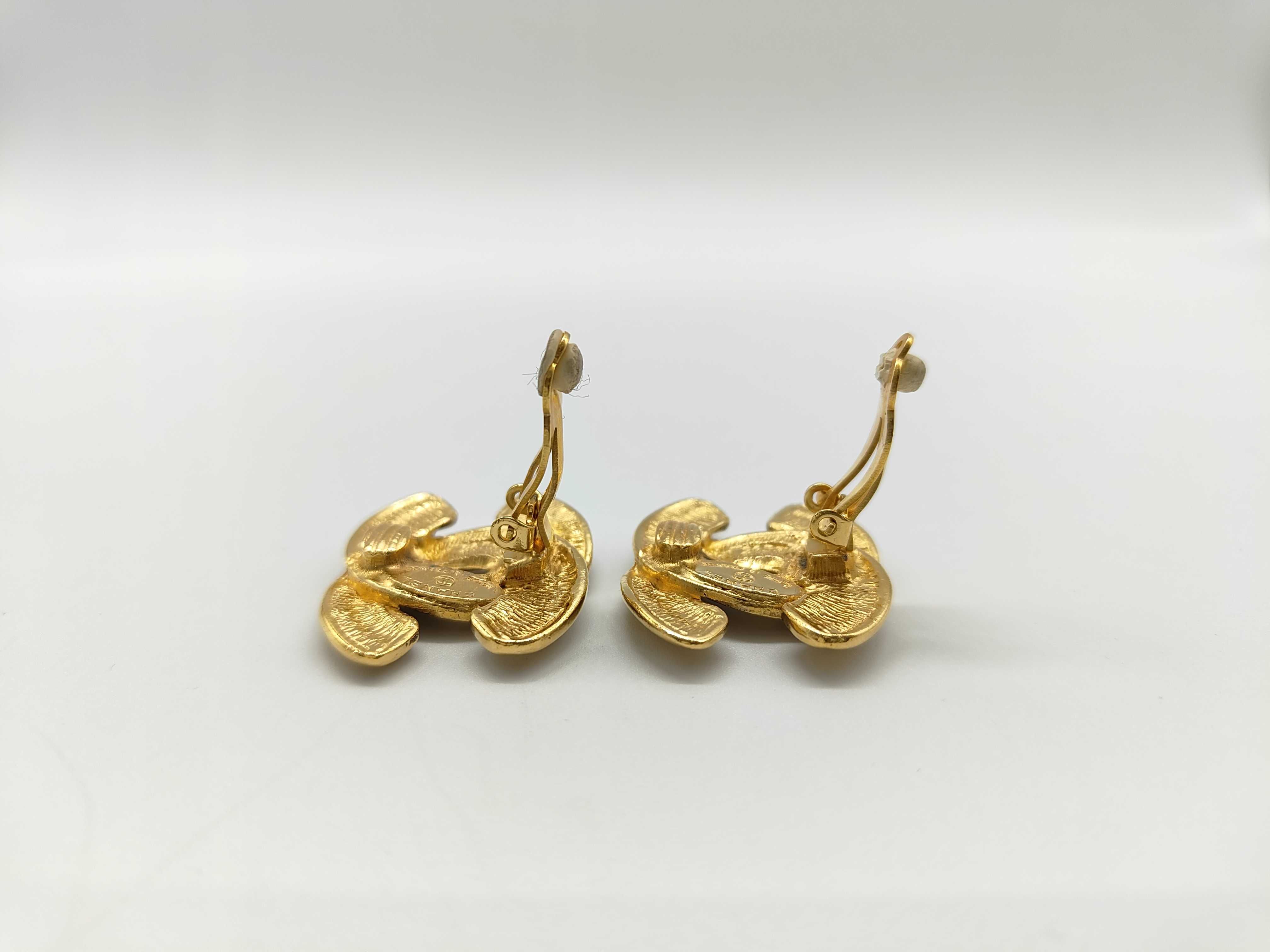 earrings, quilted design, medium size, with original box. — view 4