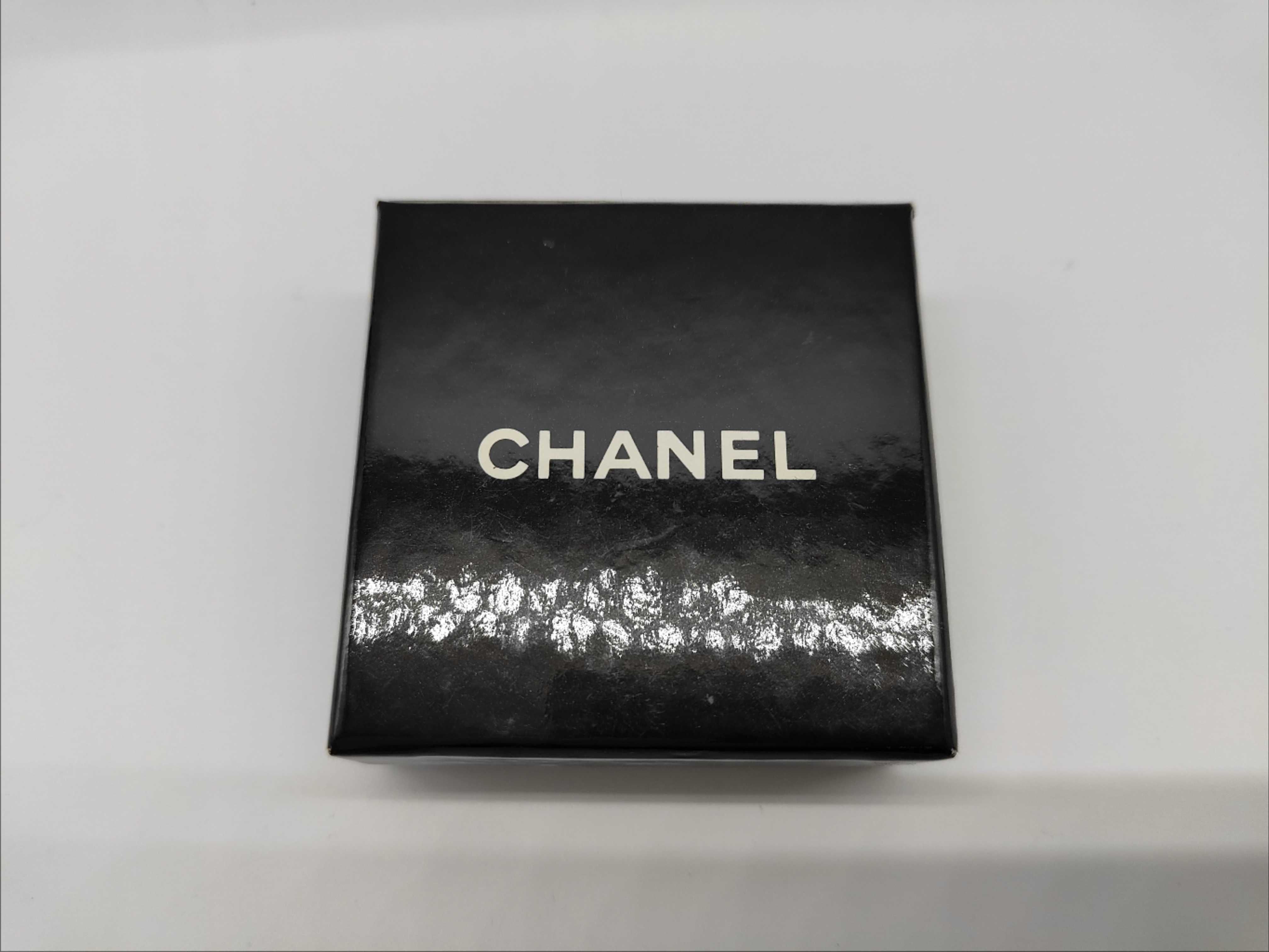 earrings, quilted design, medium size, with original box. — view 5